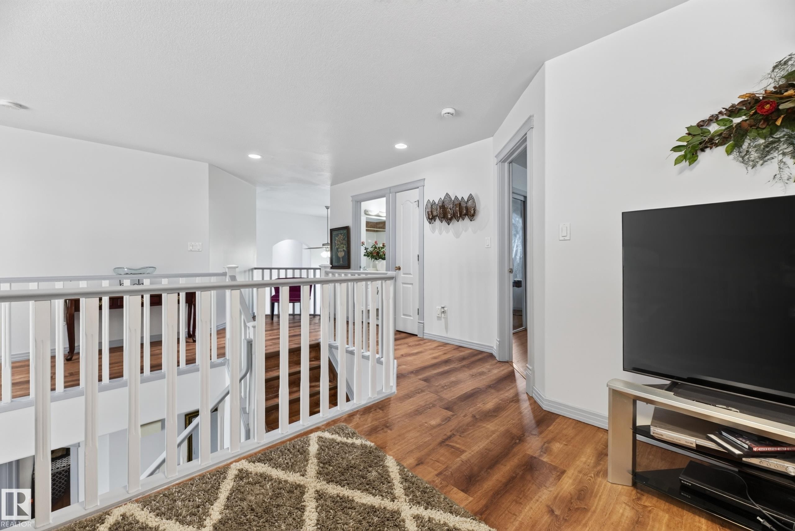979 Hollingsworth Bend Nw, Edmonton, AB - Indoor Photo Showing Other Room