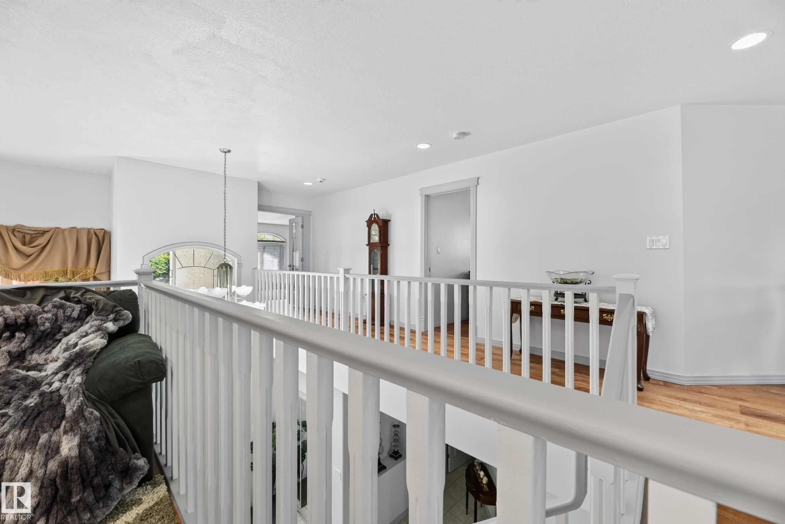 979 Hollingsworth Bend Nw, Edmonton, AB - Indoor Photo Showing Other Room