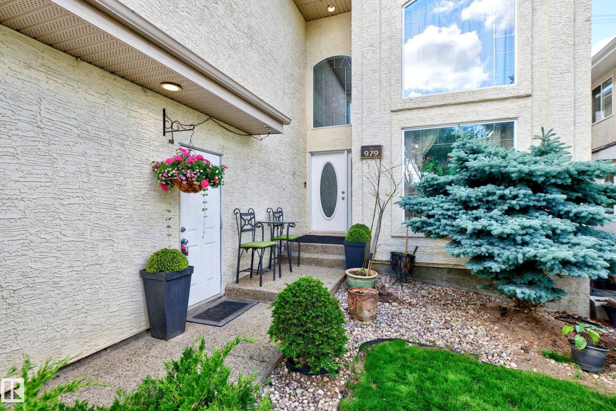 979 Hollingsworth Bend Nw, Edmonton, AB - Outdoor