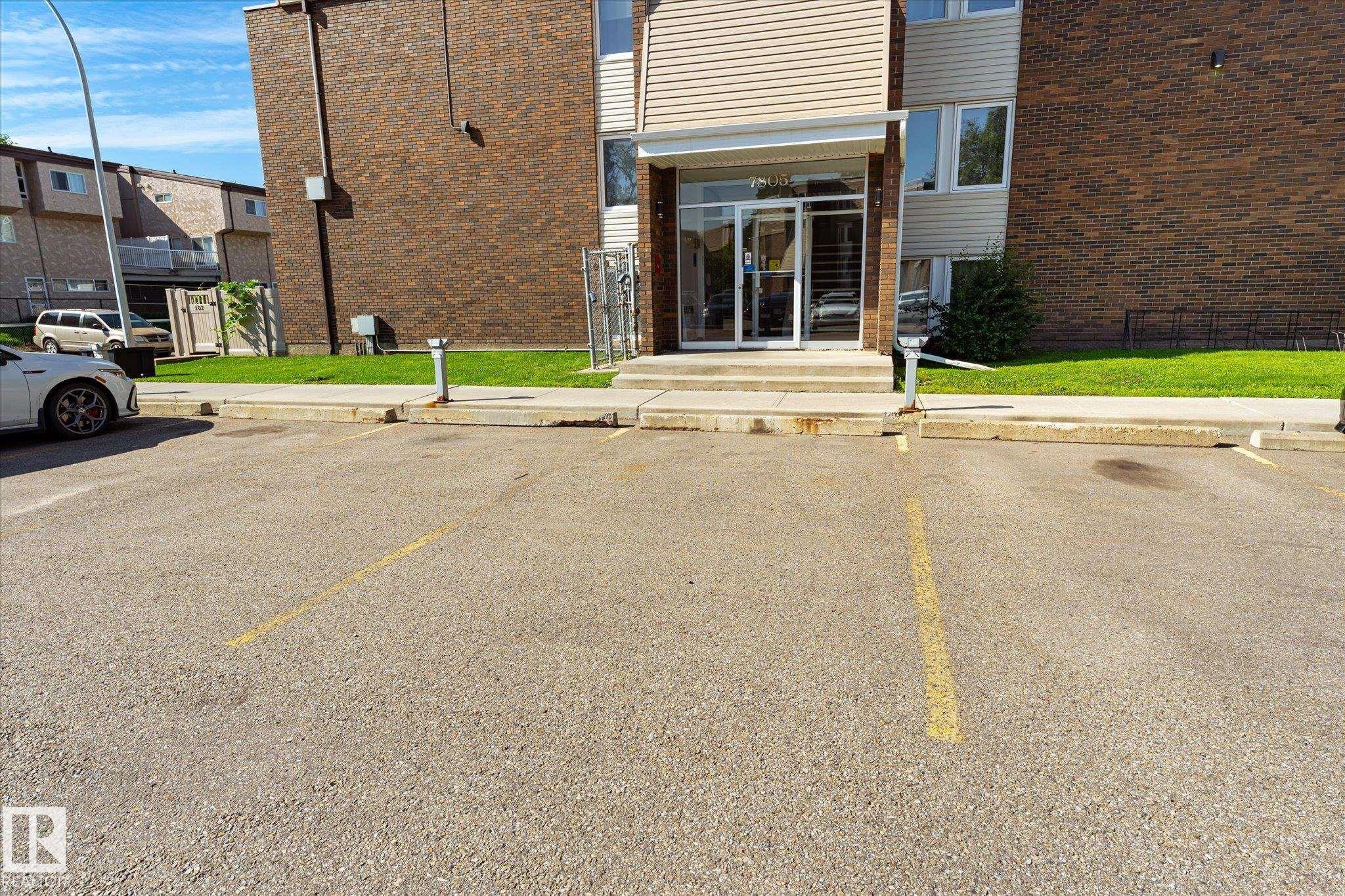 #104 7805 159 St Nw, Edmonton, AB - Outdoor