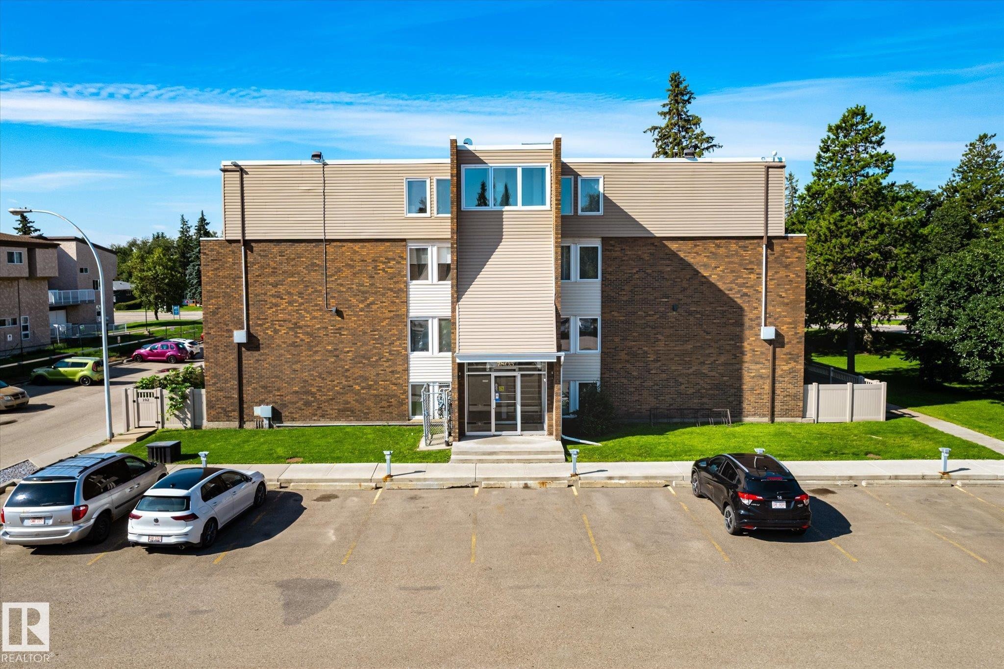 #104 7805 159 St Nw, Edmonton, AB - Outdoor