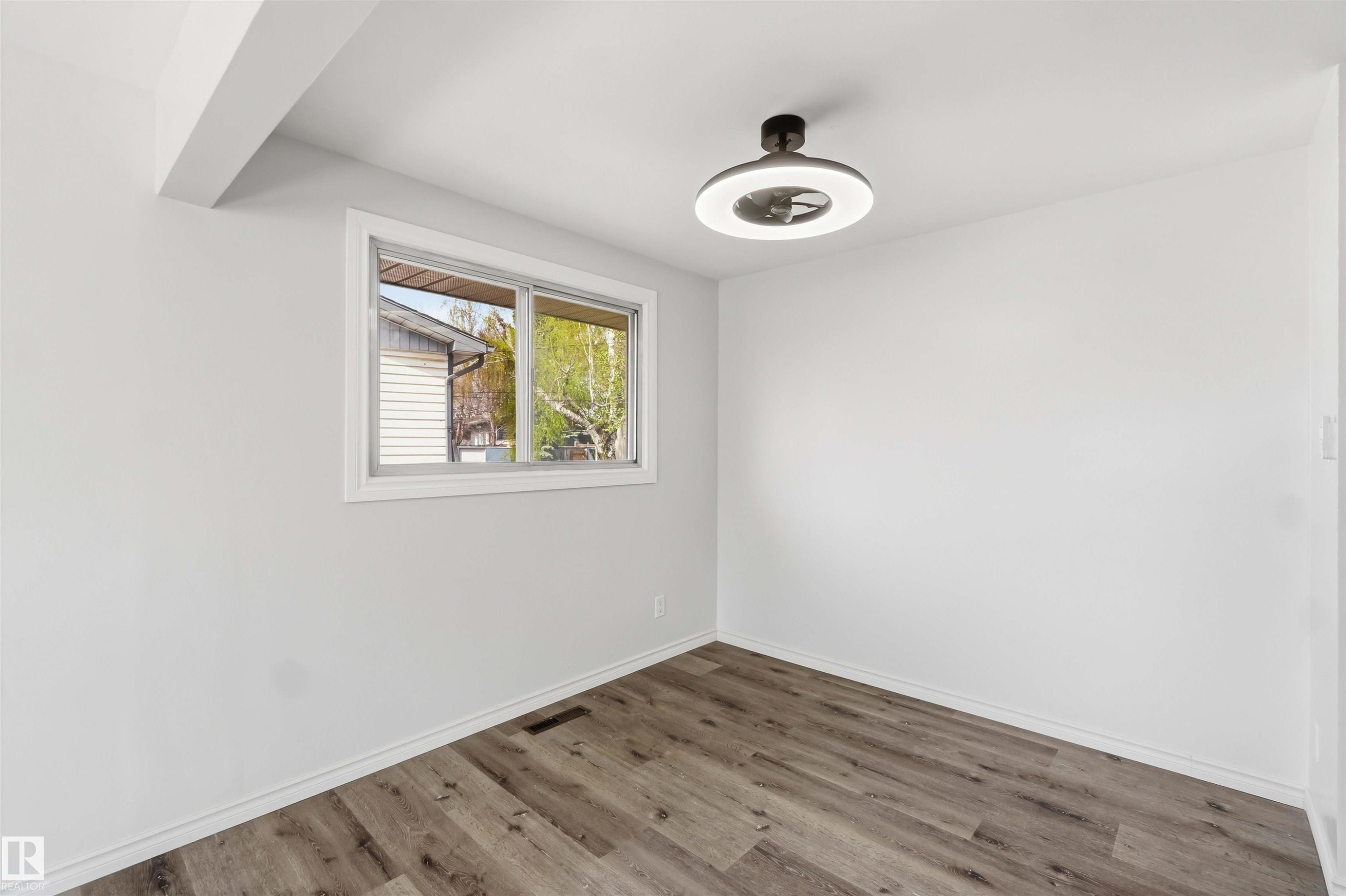 13303 58 Street Nw, Edmonton, AB - Indoor Photo Showing Other Room