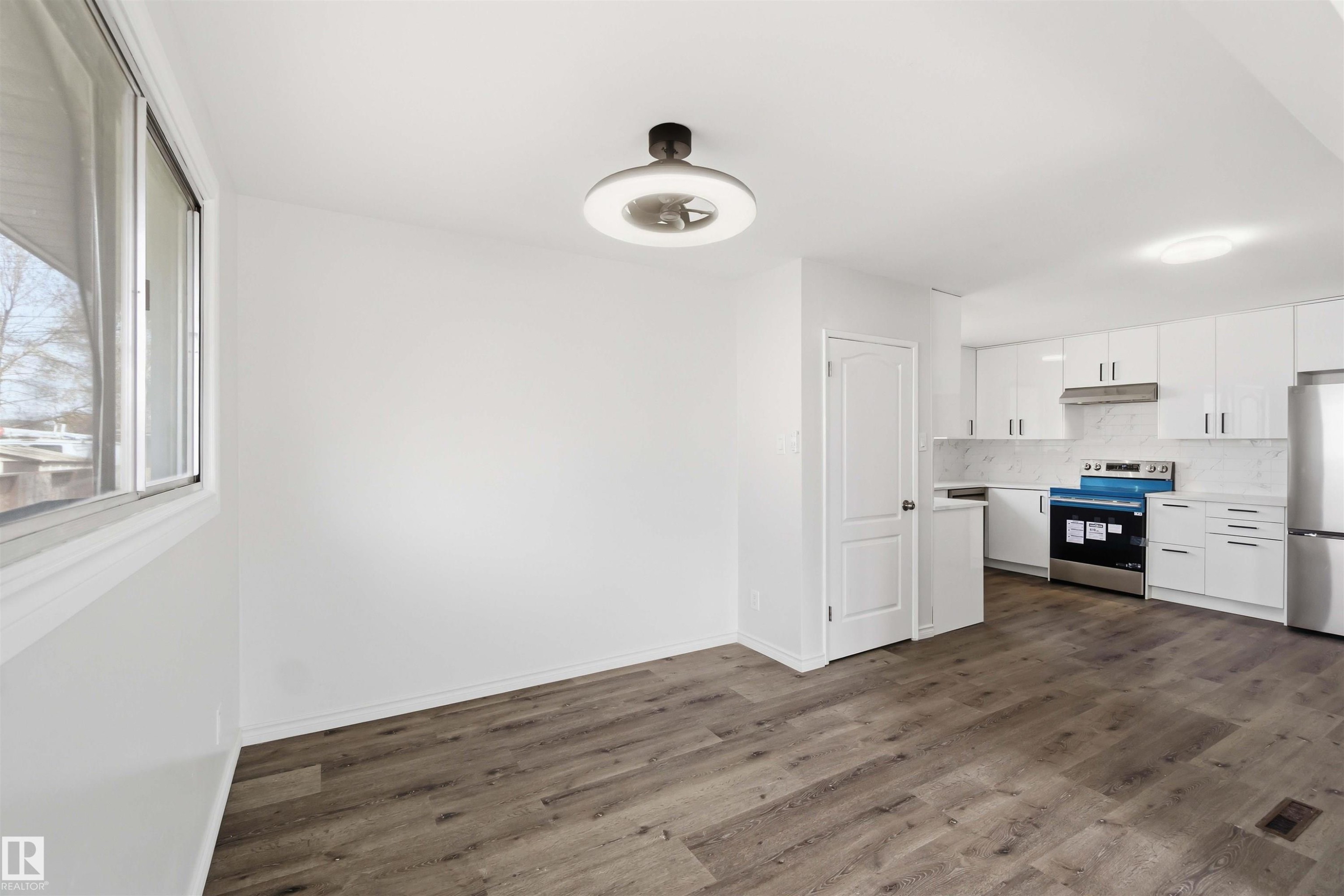 13303 58 Street Nw, Edmonton, AB - Indoor Photo Showing Kitchen