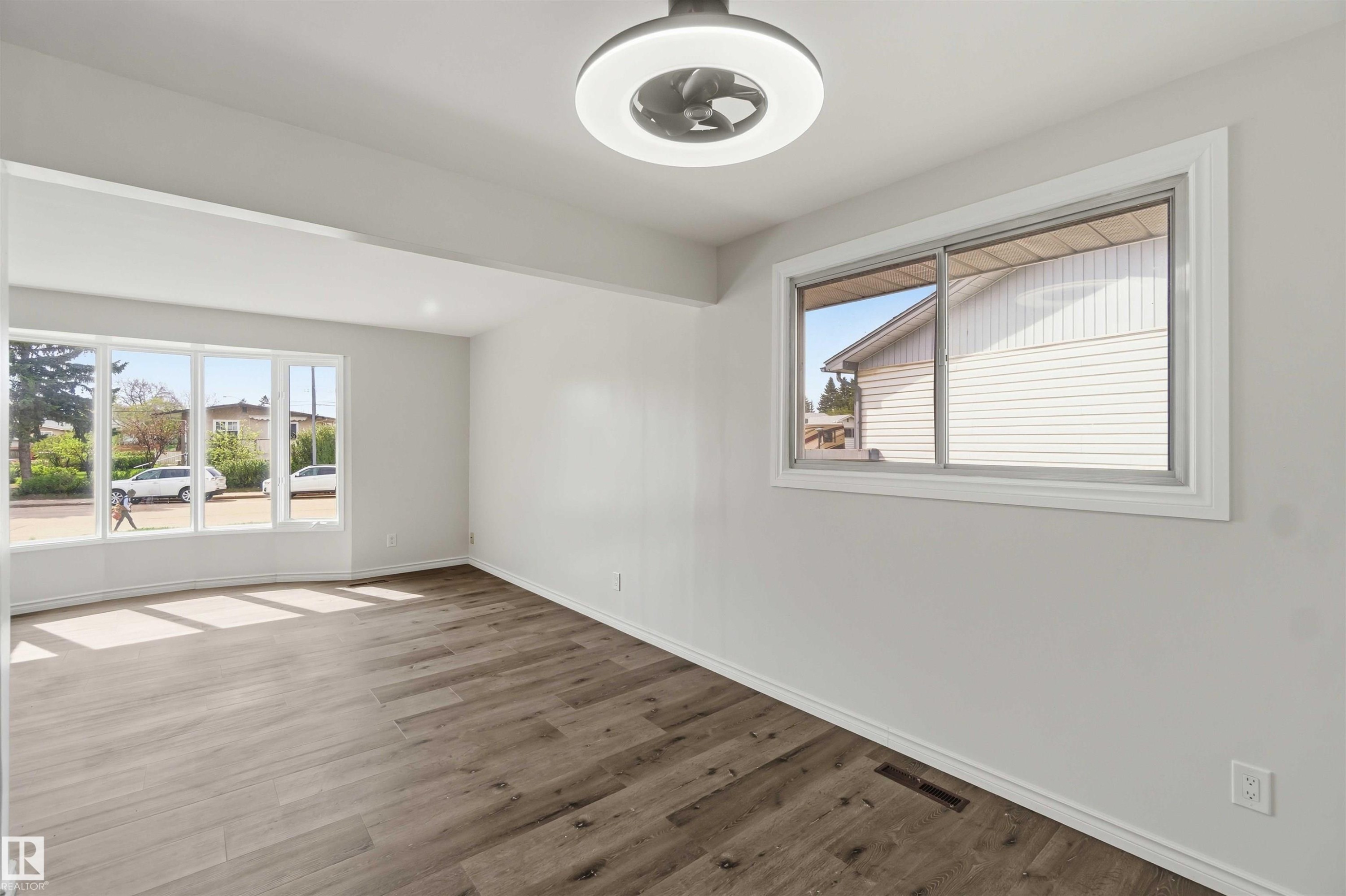 13303 58 Street Nw, Edmonton, AB - Indoor Photo Showing Other Room