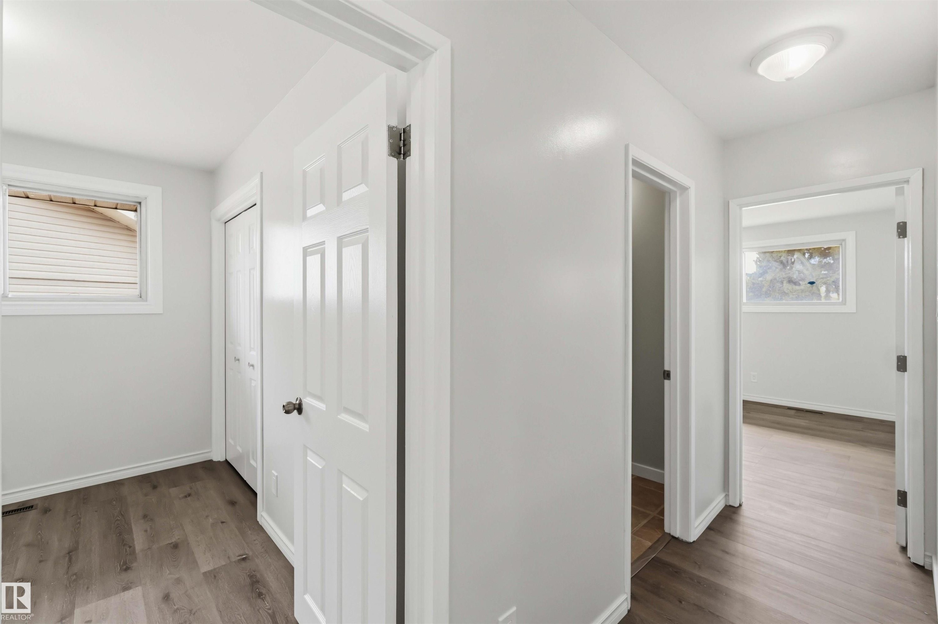13303 58 Street Nw, Edmonton, AB - Indoor Photo Showing Other Room