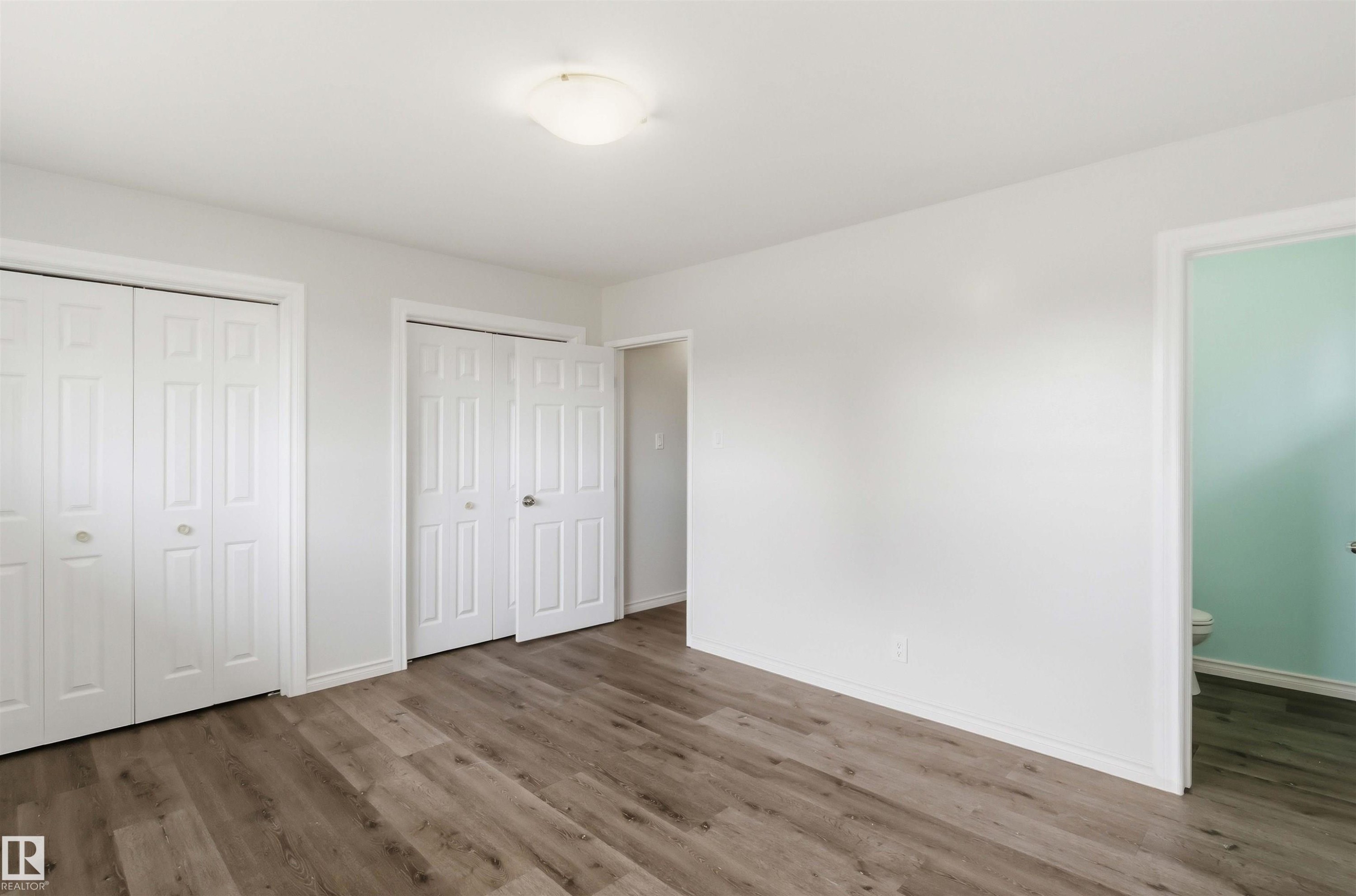 13303 58 Street Nw, Edmonton, AB - Indoor