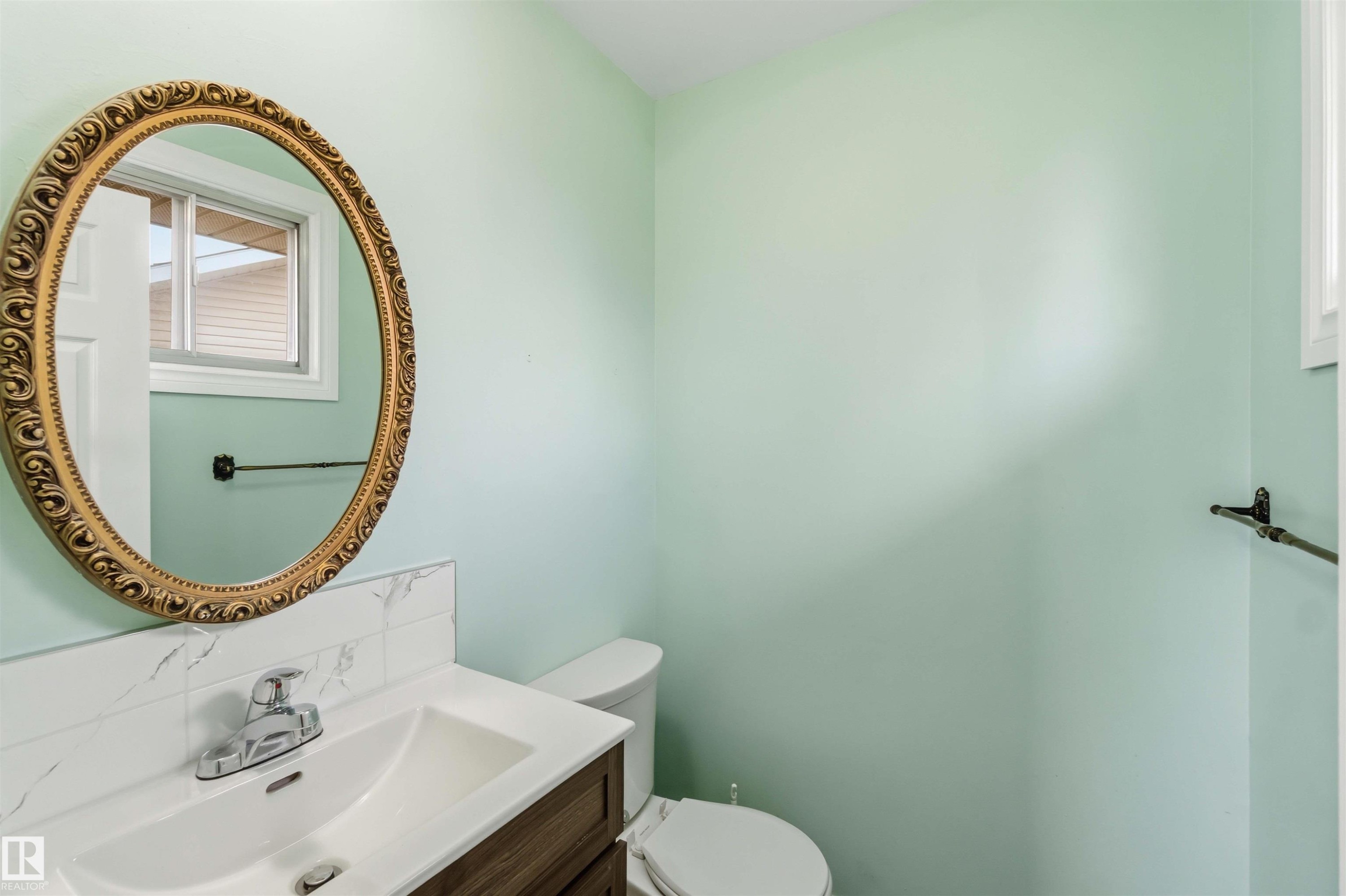 13303 58 Street Nw, Edmonton, AB - Indoor Photo Showing Bathroom