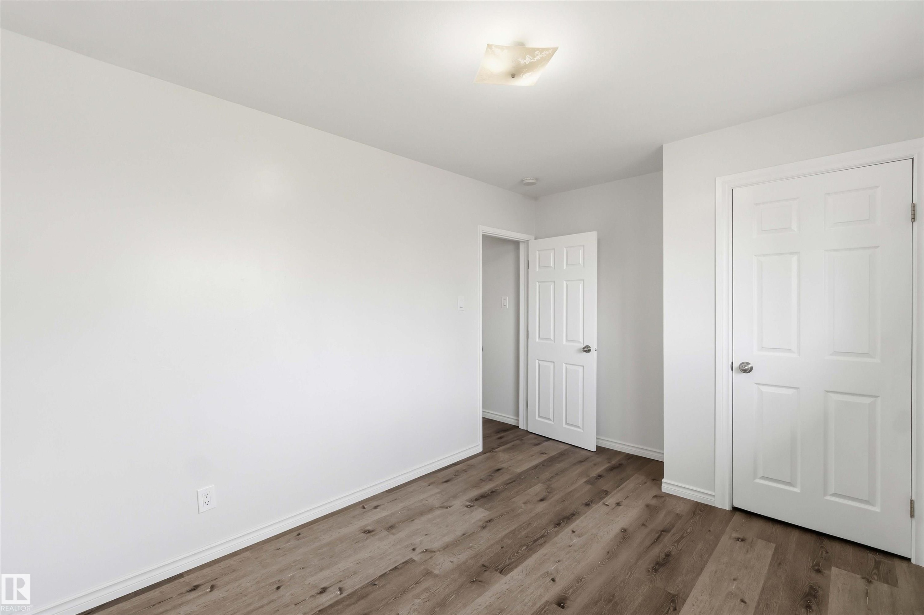 13303 58 Street Nw, Edmonton, AB - Indoor Photo Showing Other Room