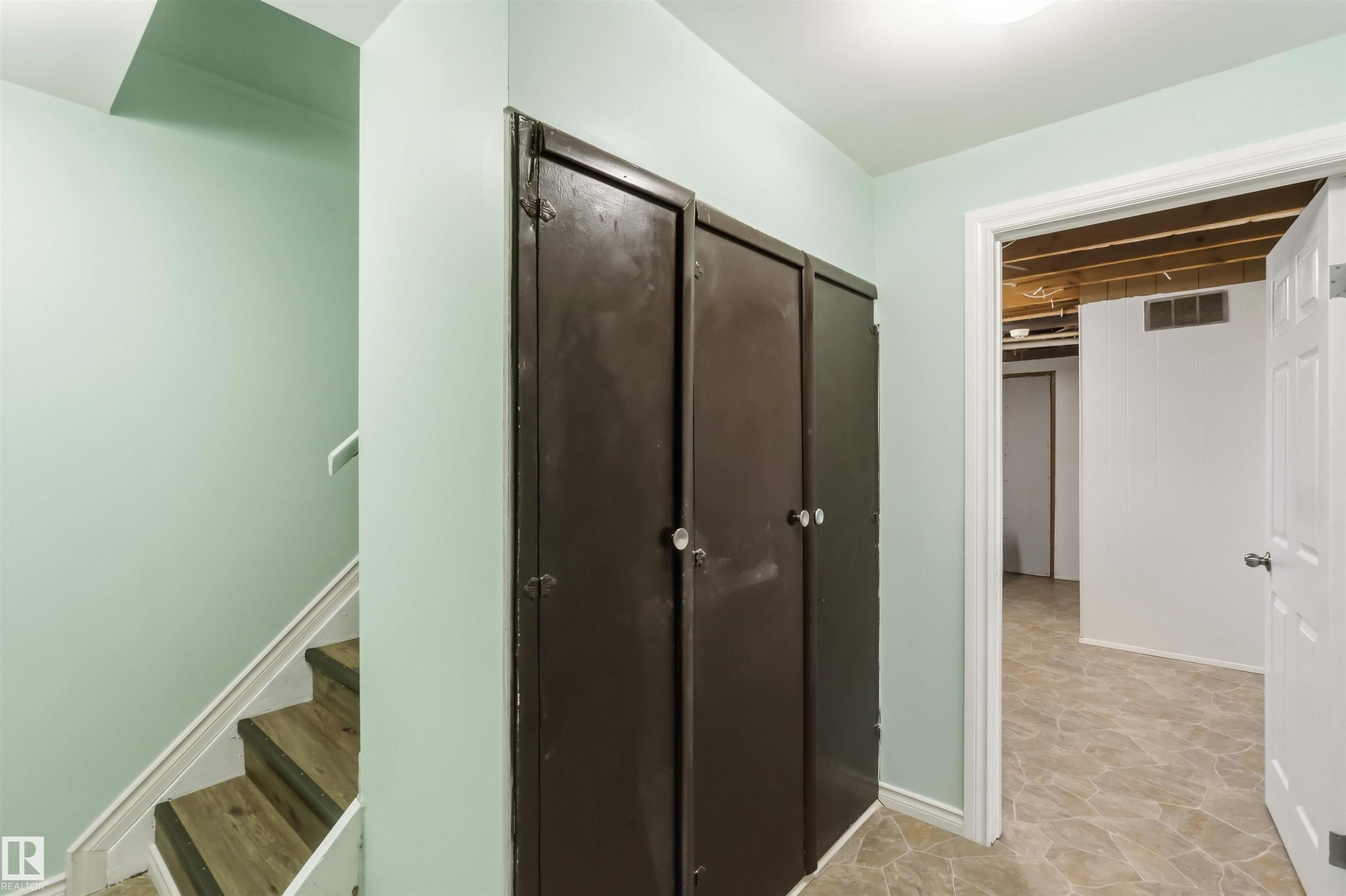 13303 58 Street Nw, Edmonton, AB - Indoor Photo Showing Other Room