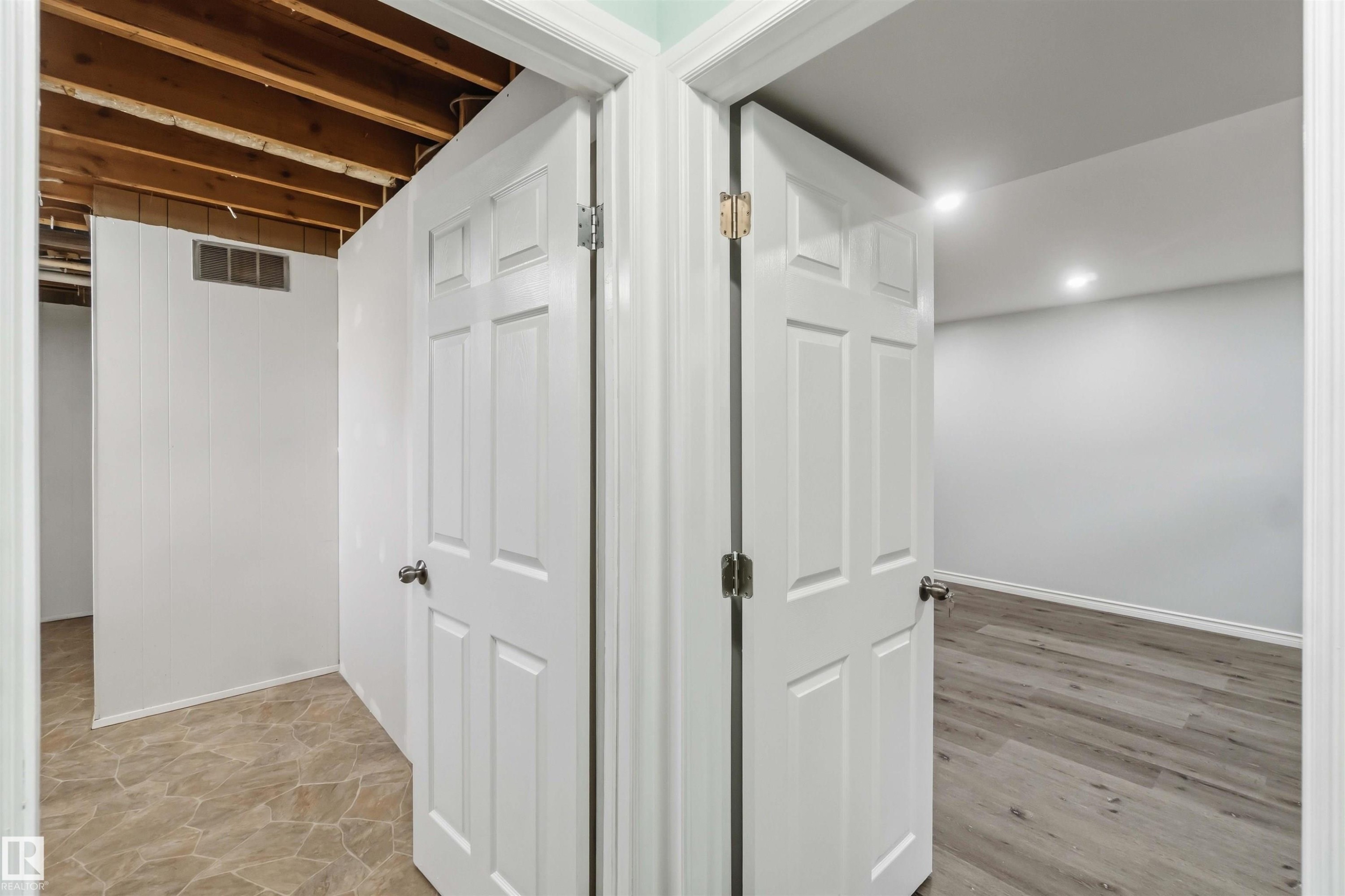13303 58 Street Nw, Edmonton, AB - Indoor Photo Showing Other Room