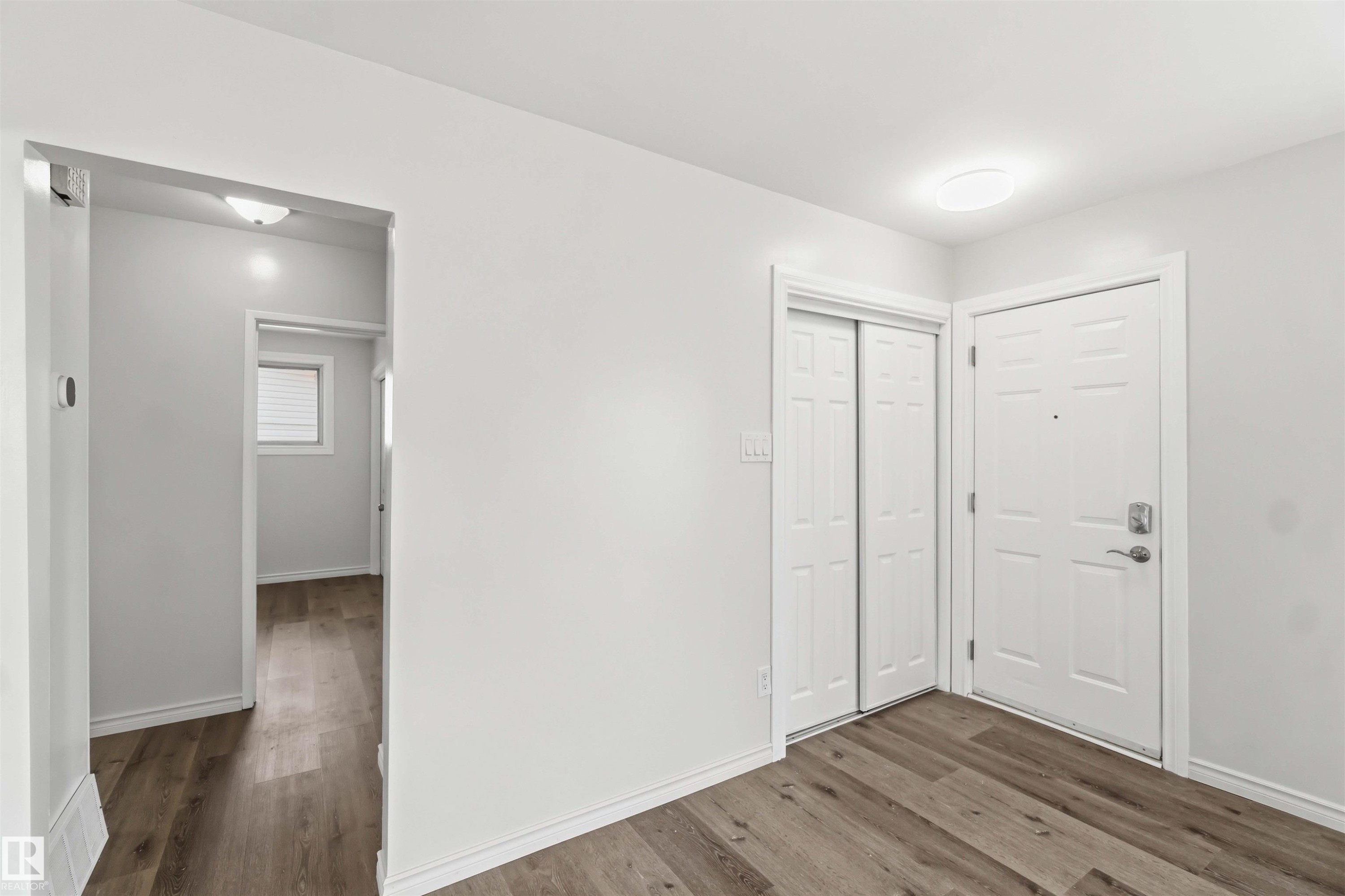13303 58 Street Nw, Edmonton, AB - Indoor Photo Showing Other Room