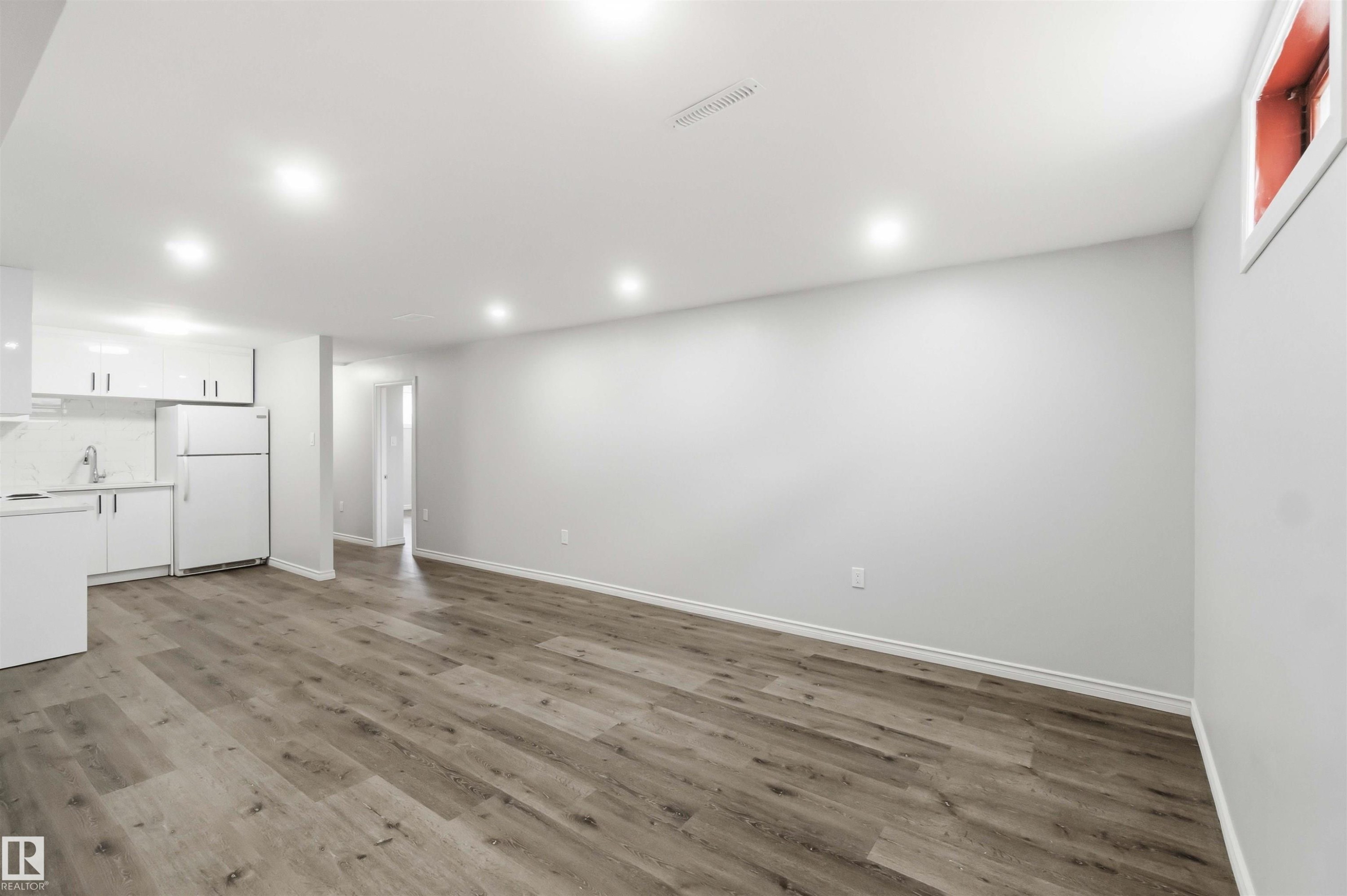 13303 58 Street Nw, Edmonton, AB - Indoor