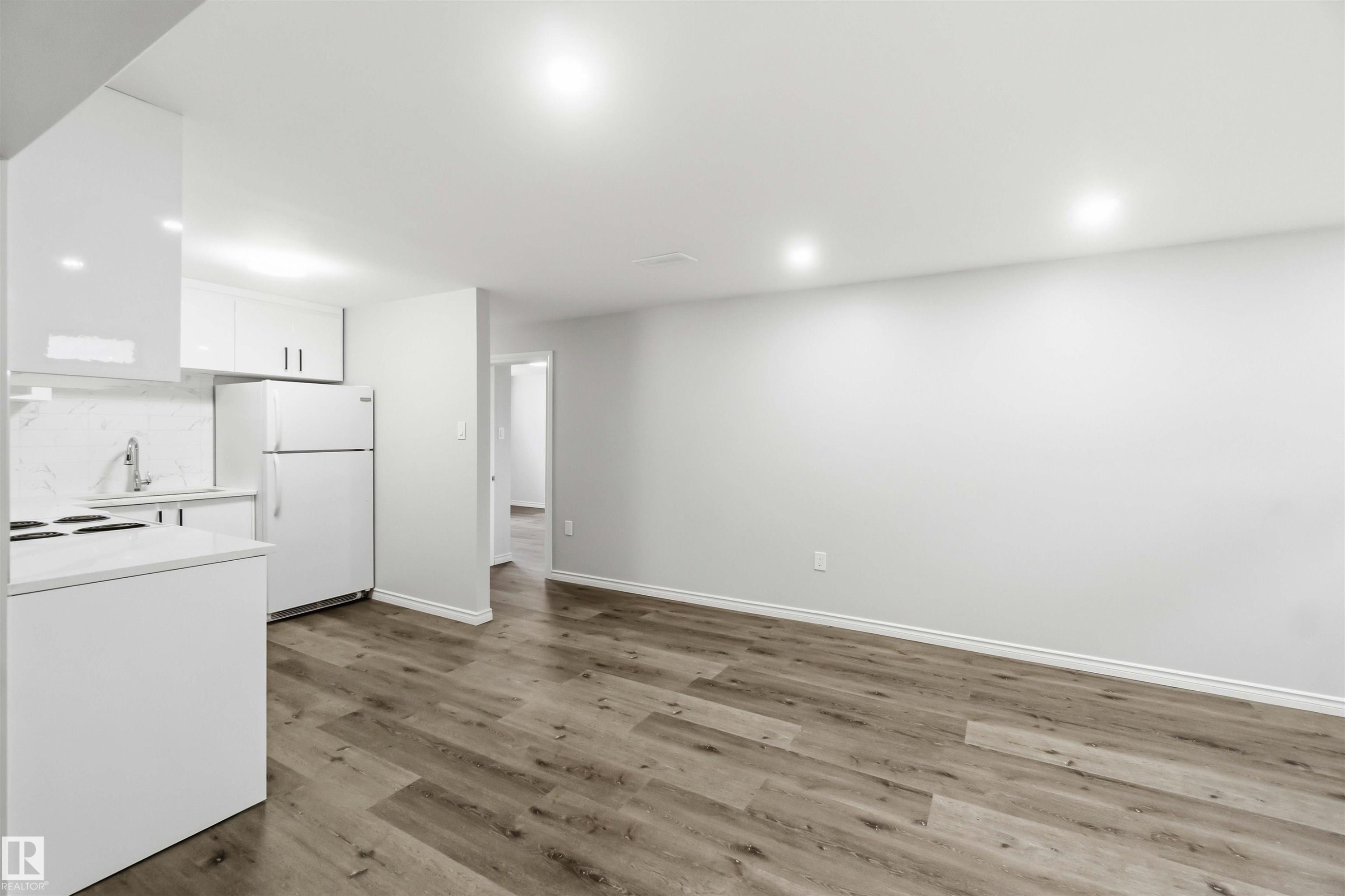13303 58 Street Nw, Edmonton, AB - Indoor