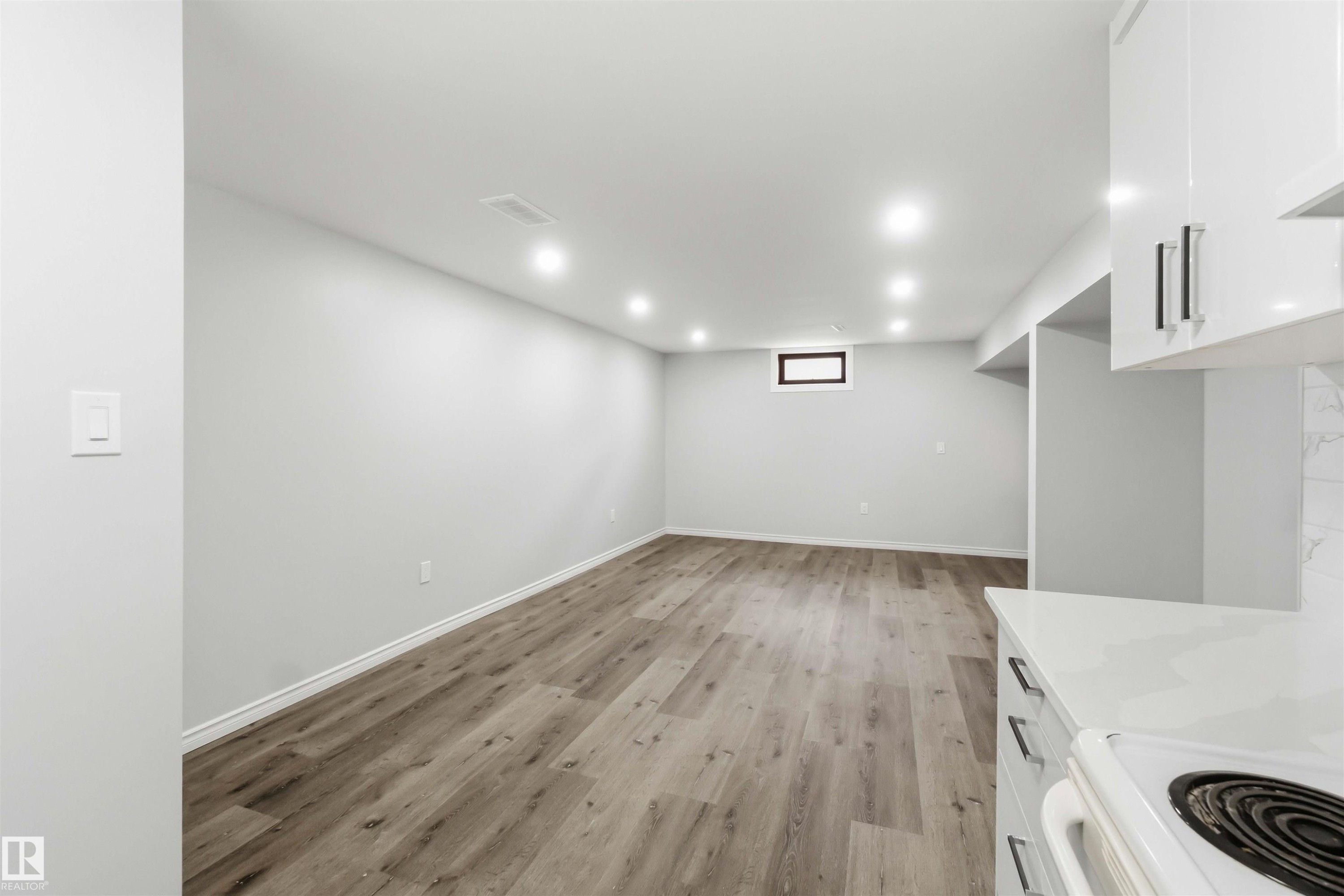 13303 58 Street Nw, Edmonton, AB - Indoor