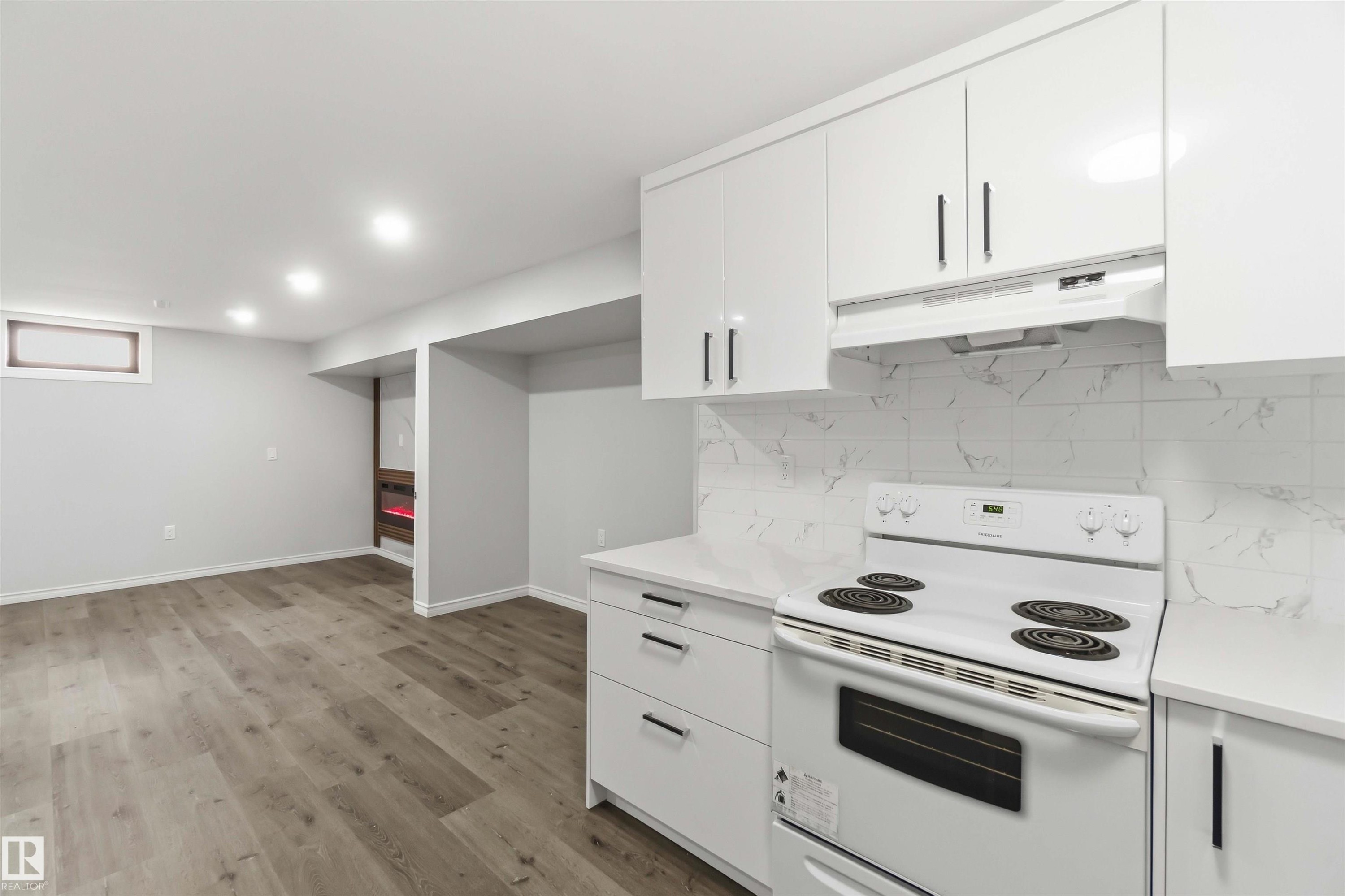 13303 58 Street Nw, Edmonton, AB - Indoor Photo Showing Kitchen