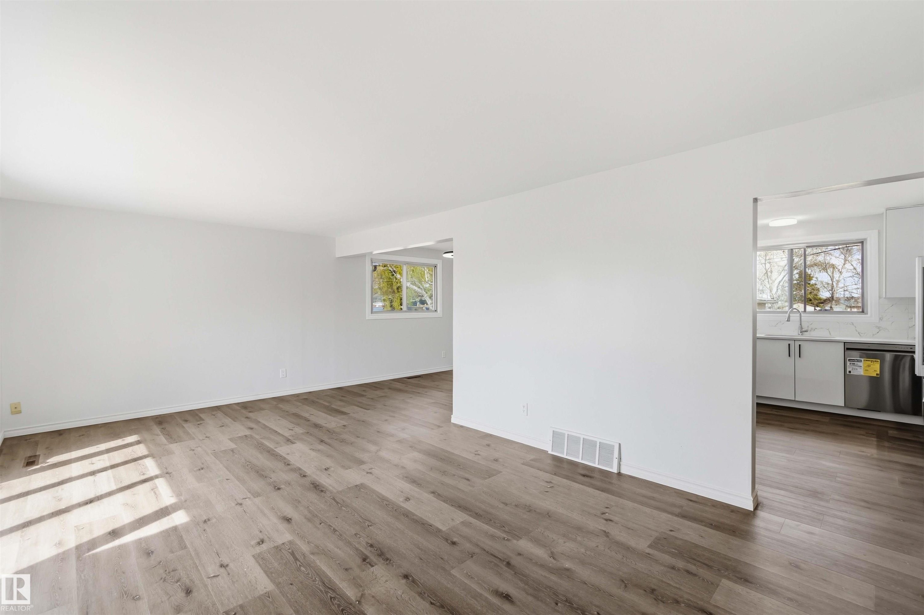 13303 58 Street Nw, Edmonton, AB - Indoor