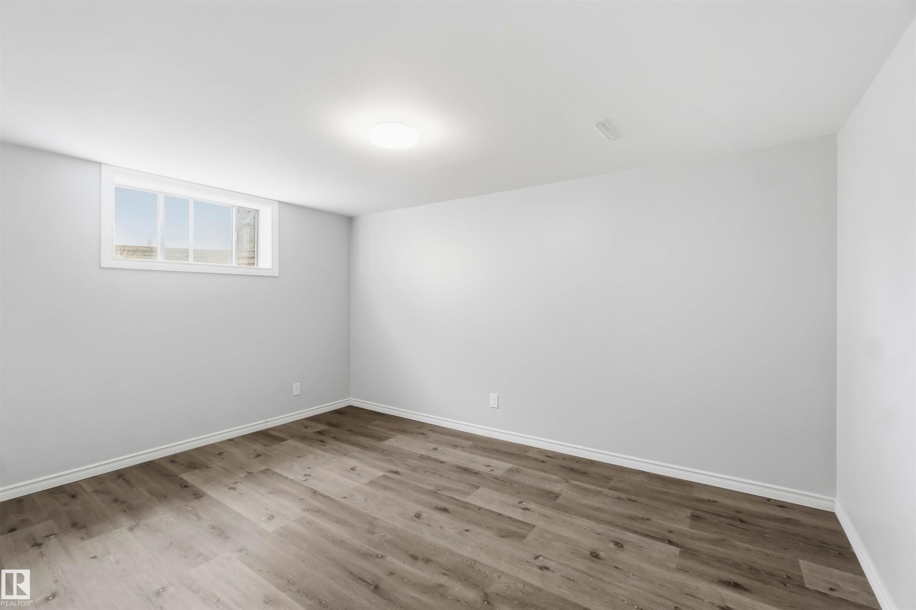 13303 58 Street Nw, Edmonton, AB - Indoor Photo Showing Other Room