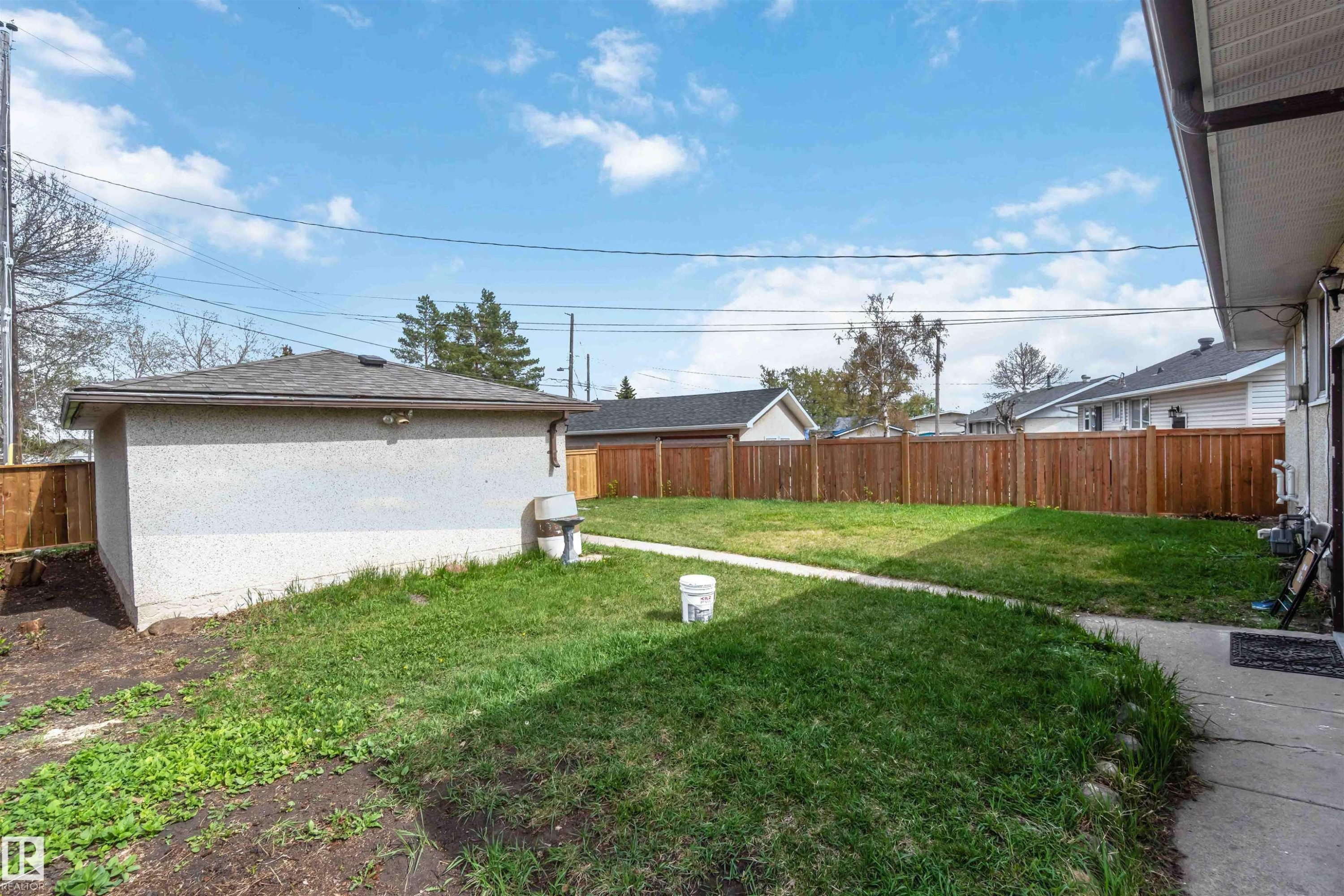 13303 58 Street Nw, Edmonton, AB - Outdoor