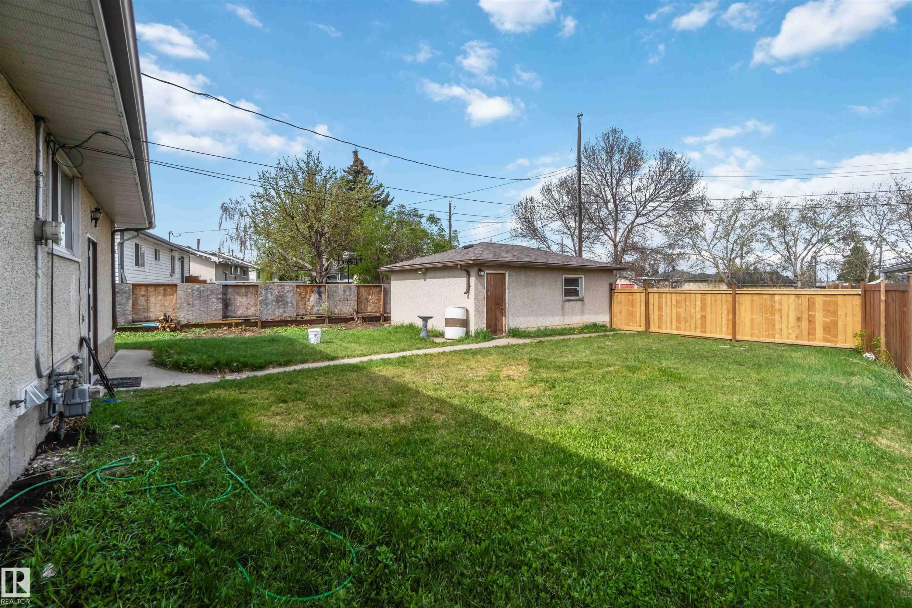 13303 58 Street Nw, Edmonton, AB - Outdoor