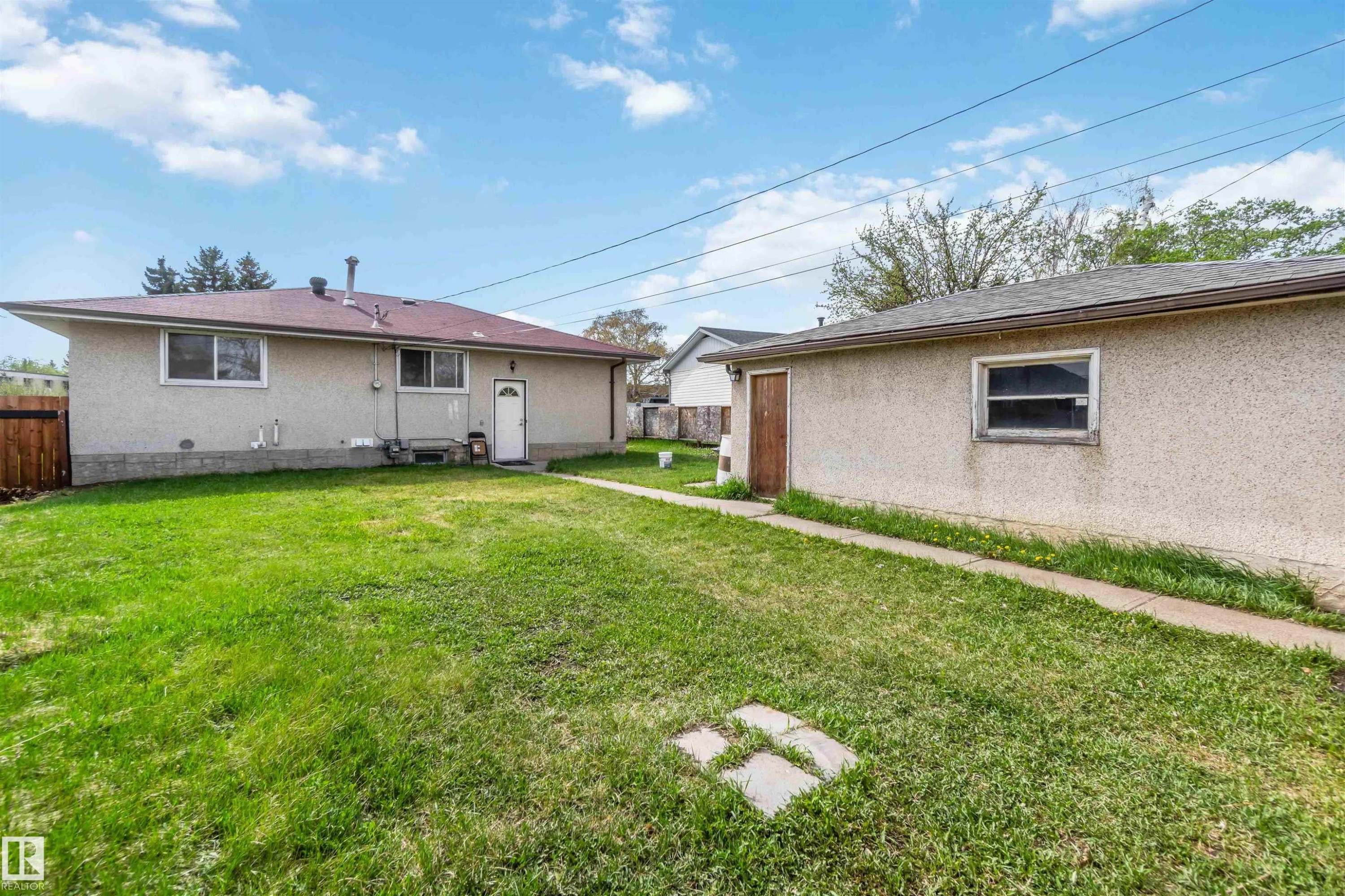 13303 58 Street Nw, Edmonton, AB - Outdoor