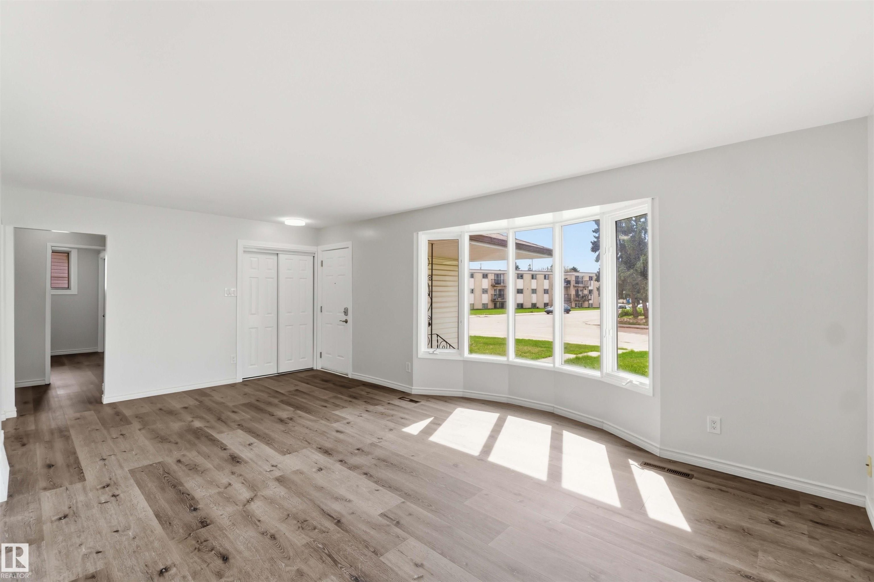 13303 58 Street Nw, Edmonton, AB - Indoor Photo Showing Other Room
