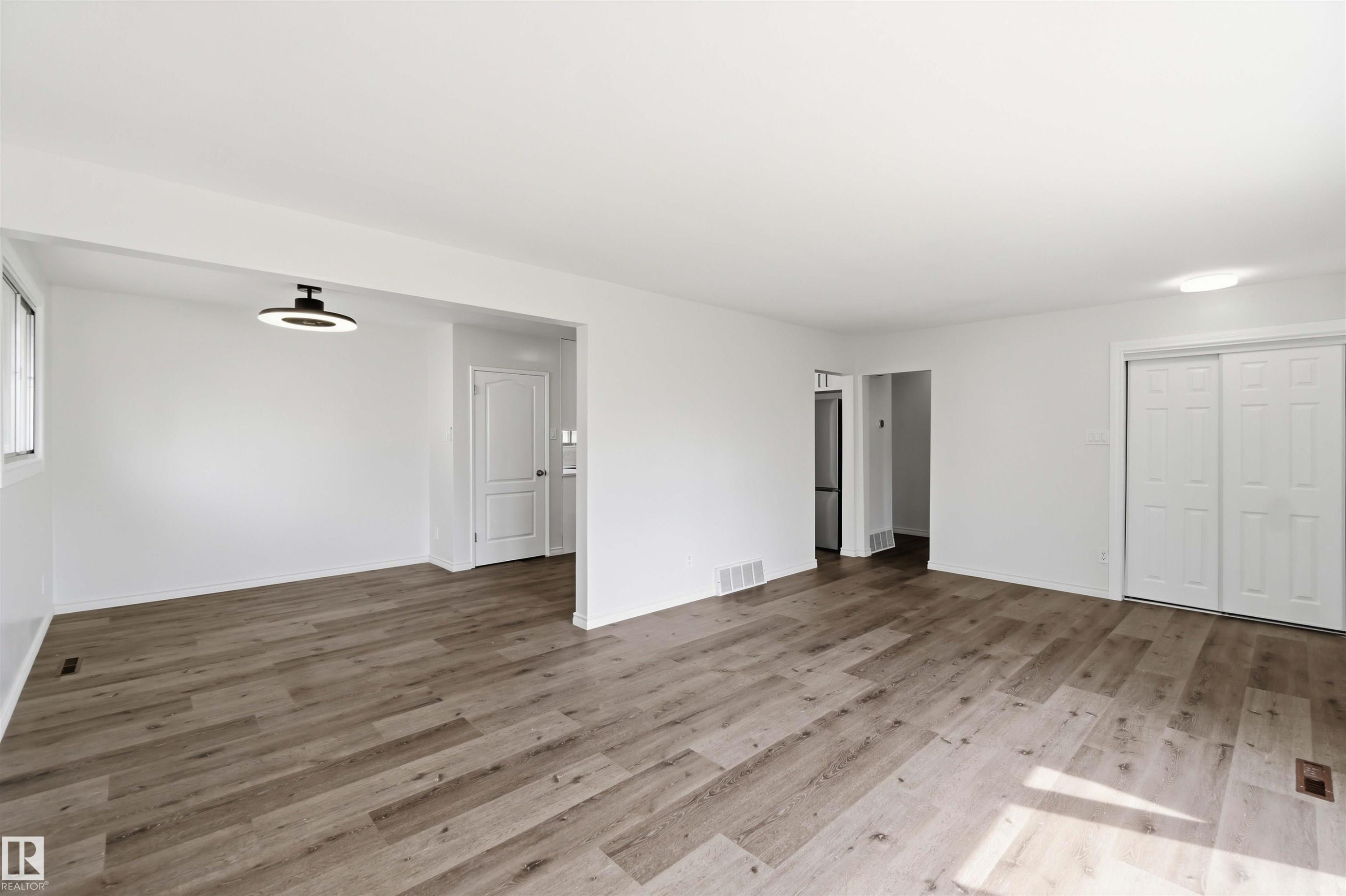 13303 58 Street Nw, Edmonton, AB - Indoor Photo Showing Other Room