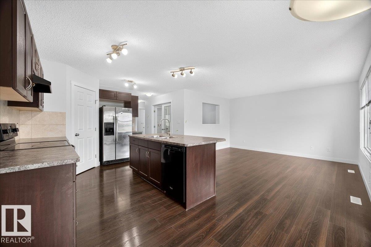 3017 Harvey Crescent Nw, Edmonton, AB - Indoor Photo Showing Kitchen With Double Sink