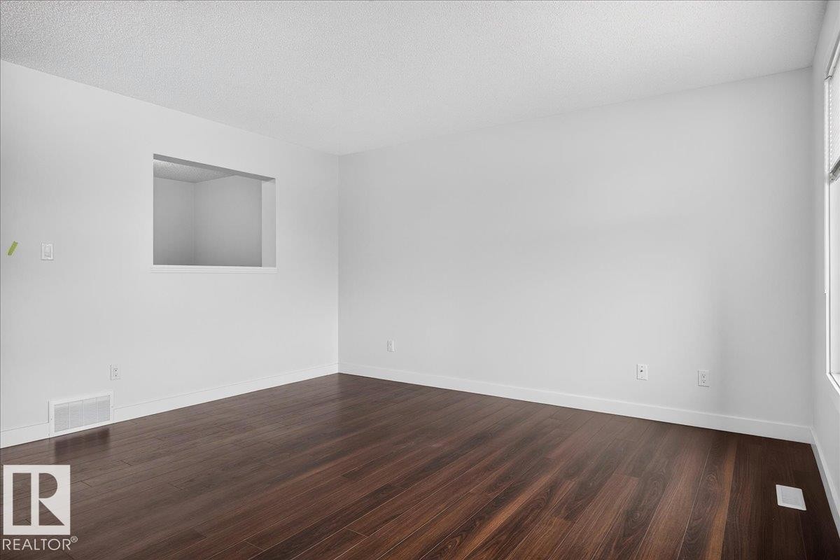 3017 Harvey Crescent Nw, Edmonton, AB - Indoor Photo Showing Other Room