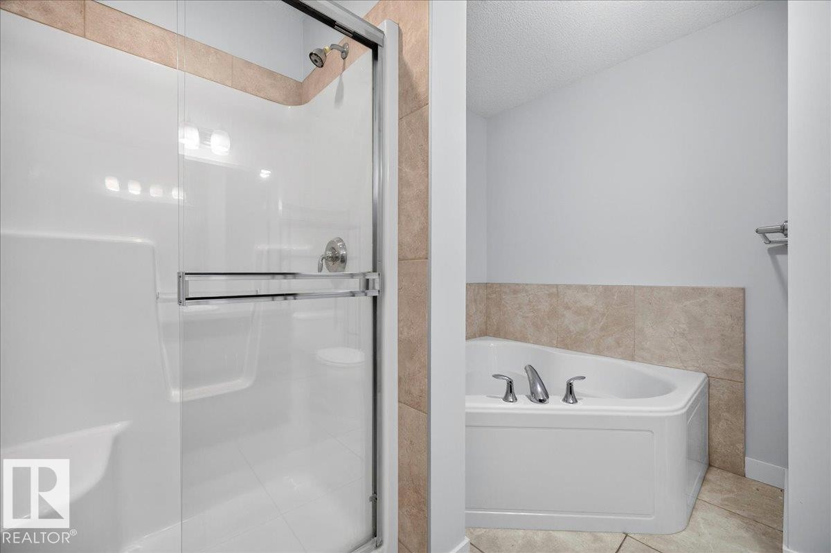 3017 Harvey Crescent Nw, Edmonton, AB - Indoor Photo Showing Bathroom
