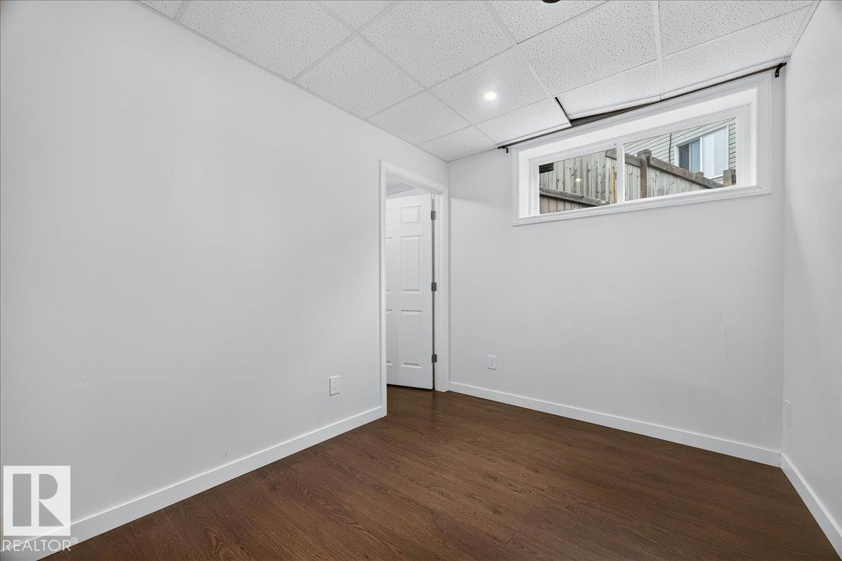 3017 Harvey Crescent Nw, Edmonton, AB - Indoor Photo Showing Other Room