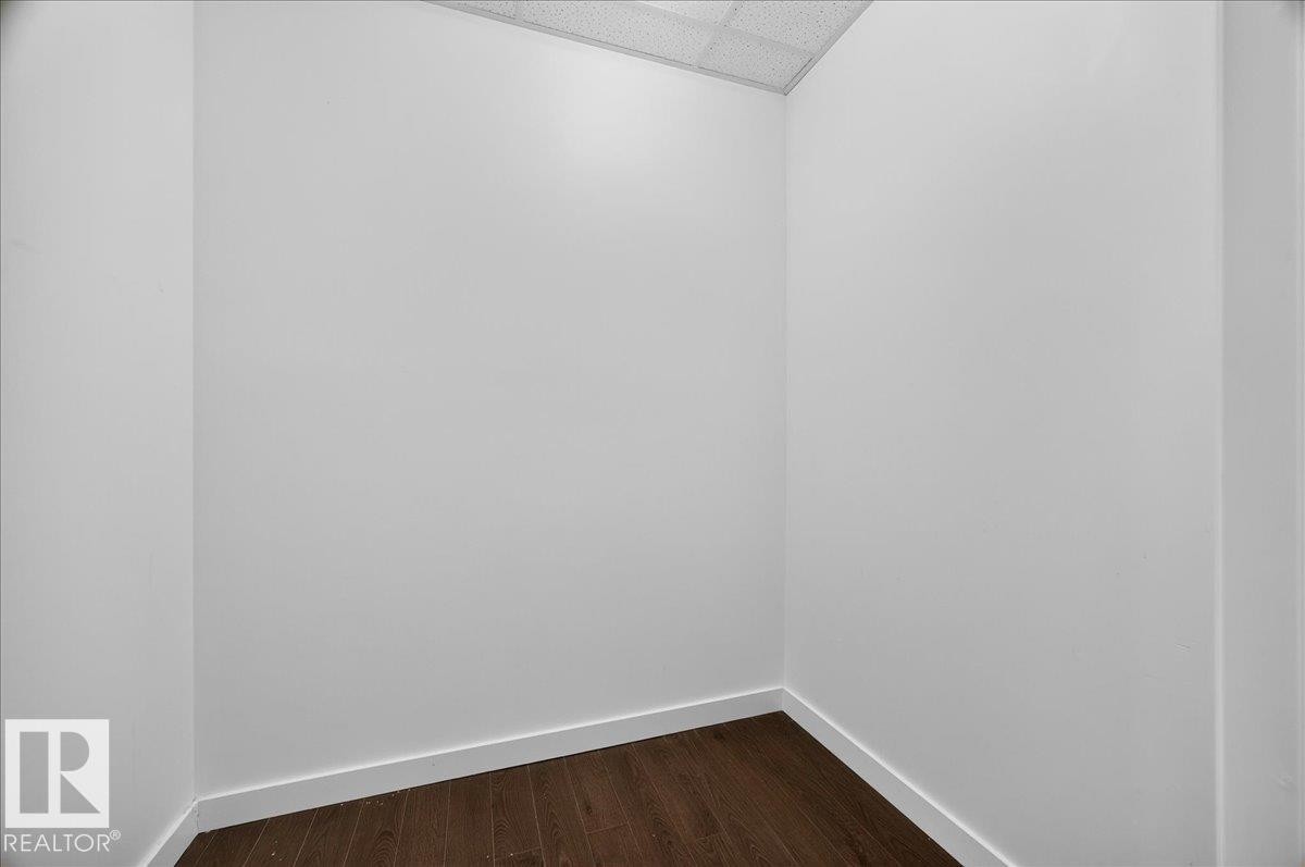3017 Harvey Crescent Nw, Edmonton, AB - Indoor Photo Showing Other Room