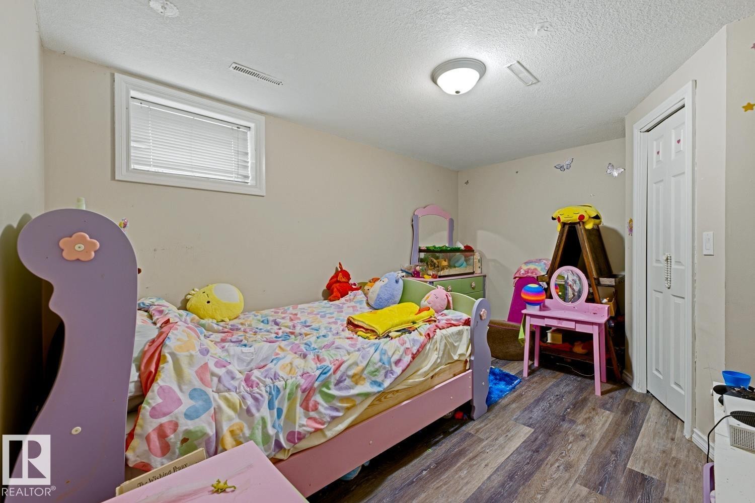 9712 162 St Nw, Edmonton, AB - Indoor Photo Showing Bedroom