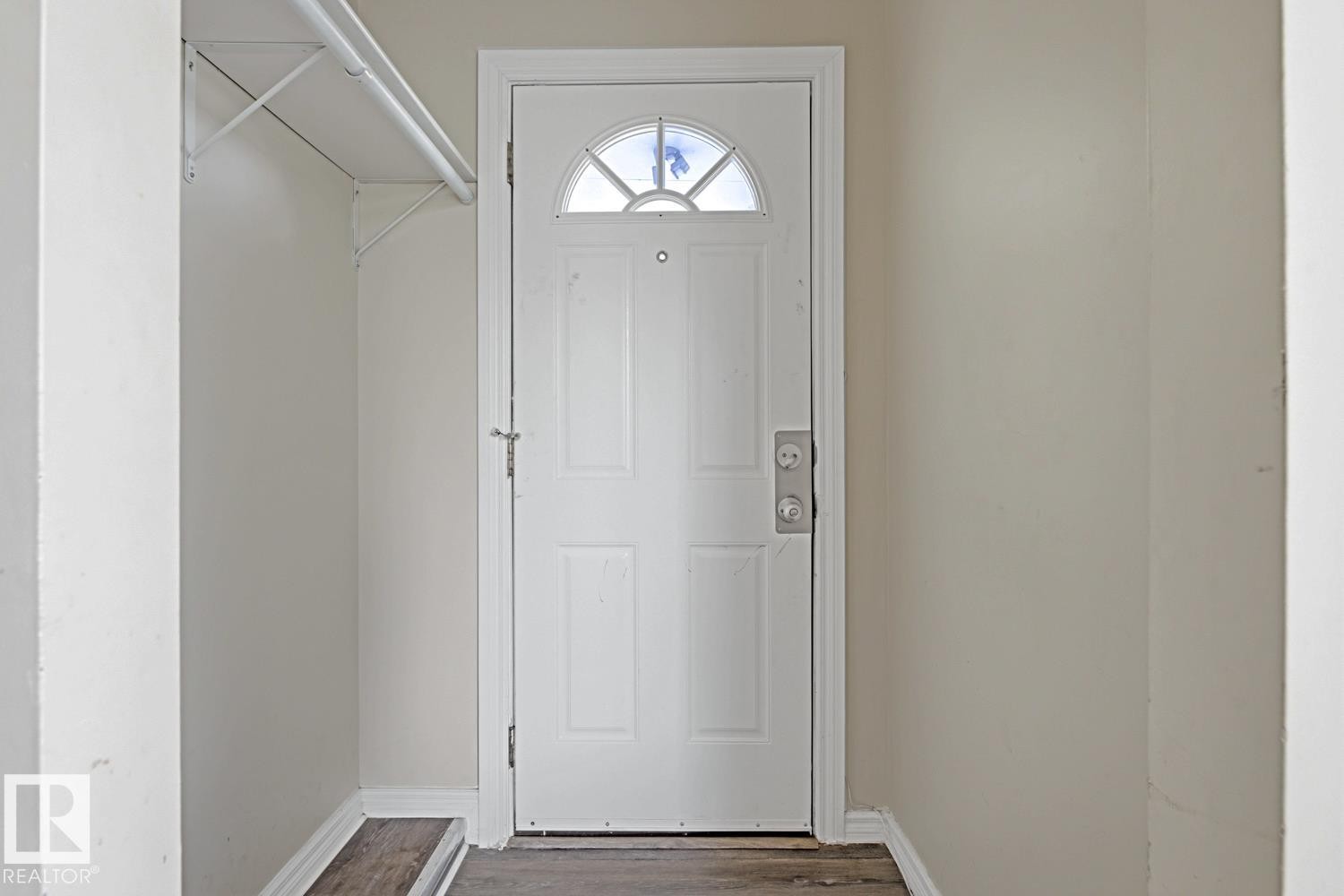 9712 162 St Nw, Edmonton, AB - Indoor Photo Showing Other Room
