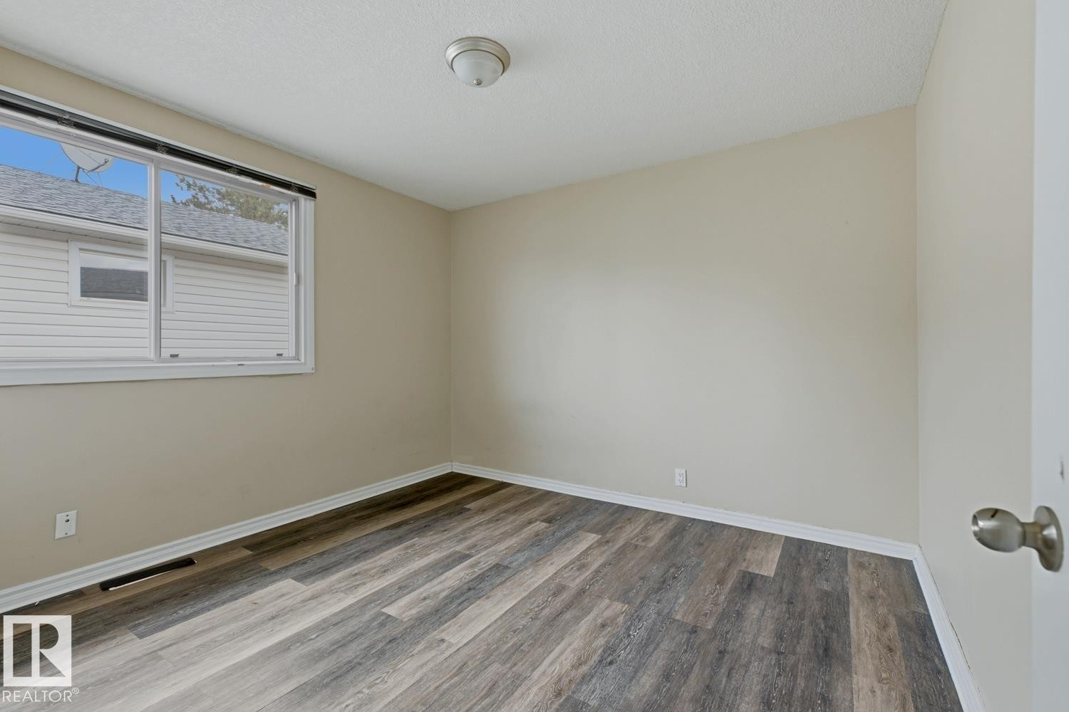 9712 162 St Nw, Edmonton, AB - Indoor Photo Showing Other Room