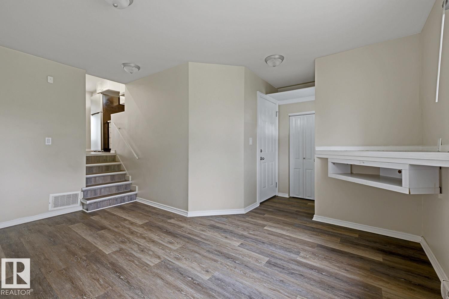 9712 162 St Nw, Edmonton, AB - Indoor Photo Showing Other Room