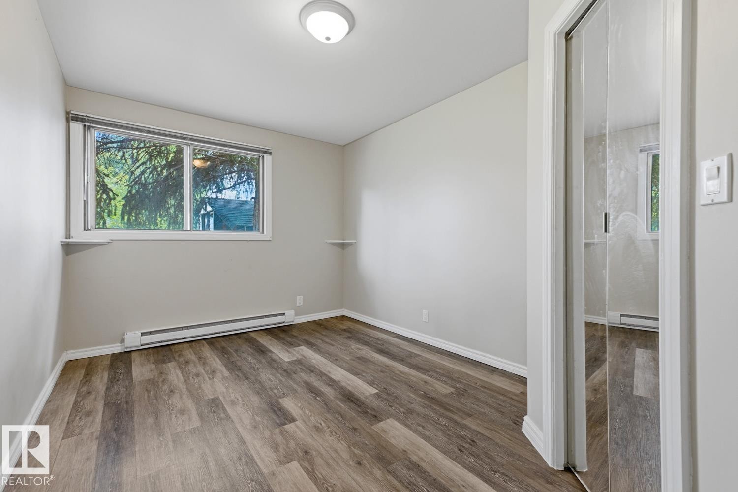 9712 162 St Nw, Edmonton, AB - Indoor Photo Showing Other Room