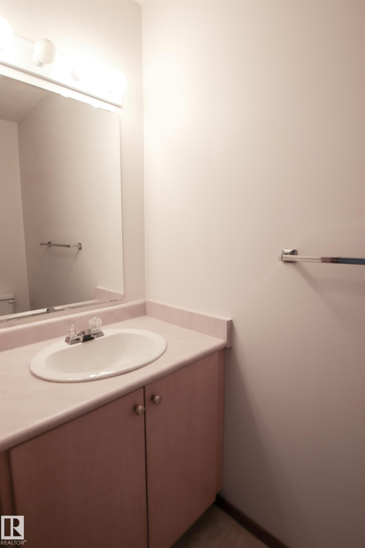 #408 610 King St, Spruce Grove, AB - Indoor Photo Showing Bathroom