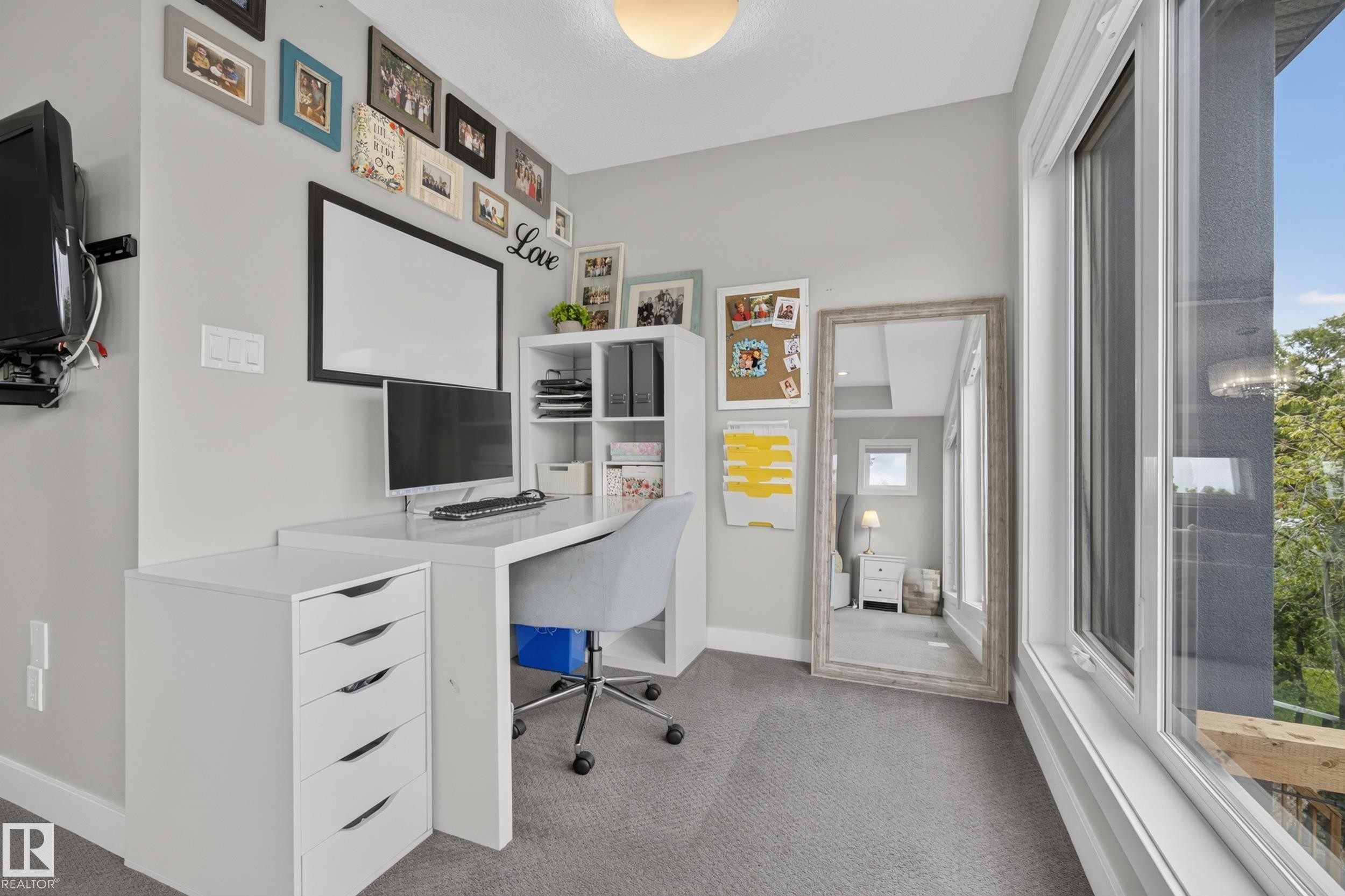 Built-in desk with integrated storage drawers - 11018 122 Street Nw, Edmonton, AB - Indoor Photo Showing Office