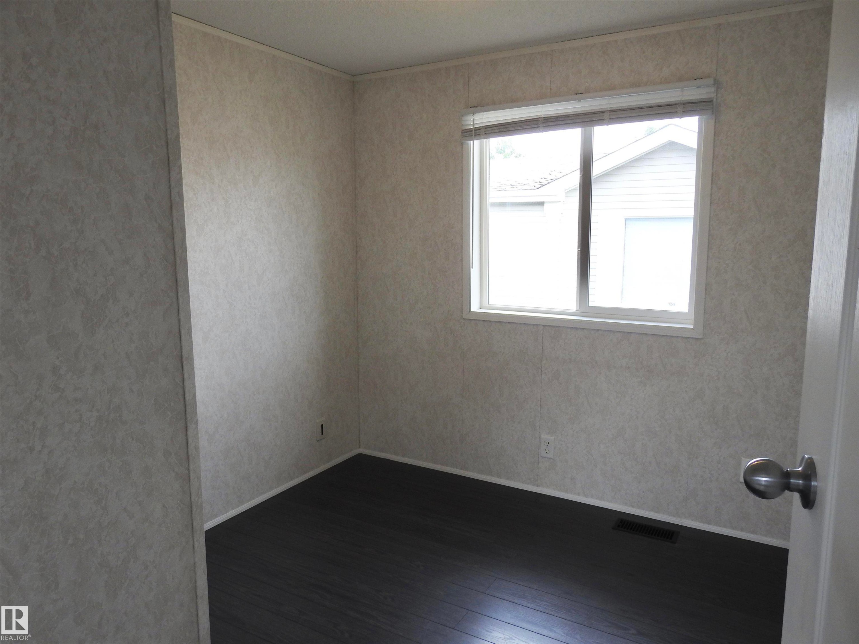 218 Oak Wood Drive Northwest, Edmonton, AB - Indoor Photo Showing Other Room