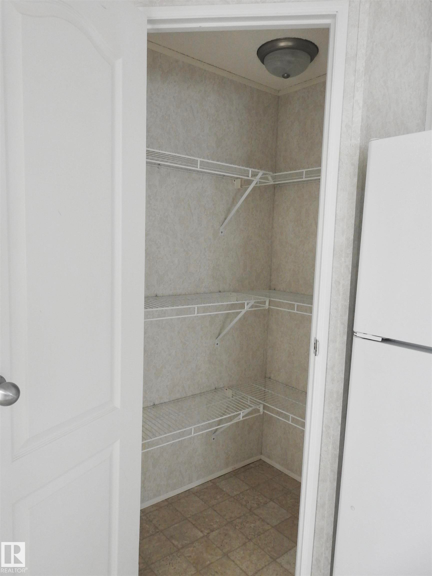 218 Oak Wood Drive Northwest, Edmonton, AB - Indoor With Storage