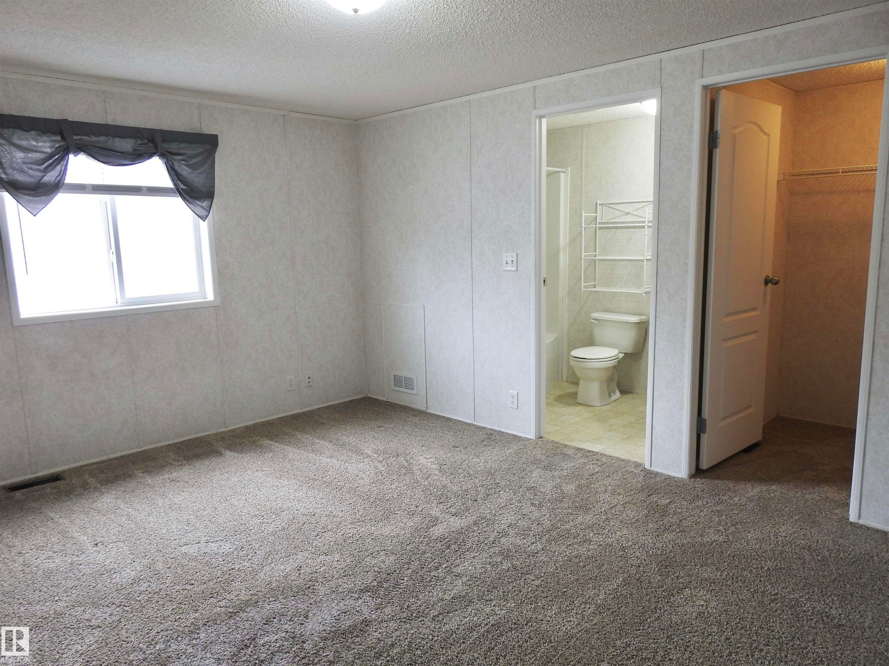 218 Oak Wood Drive Northwest, Edmonton, AB - Indoor Photo Showing Other Room