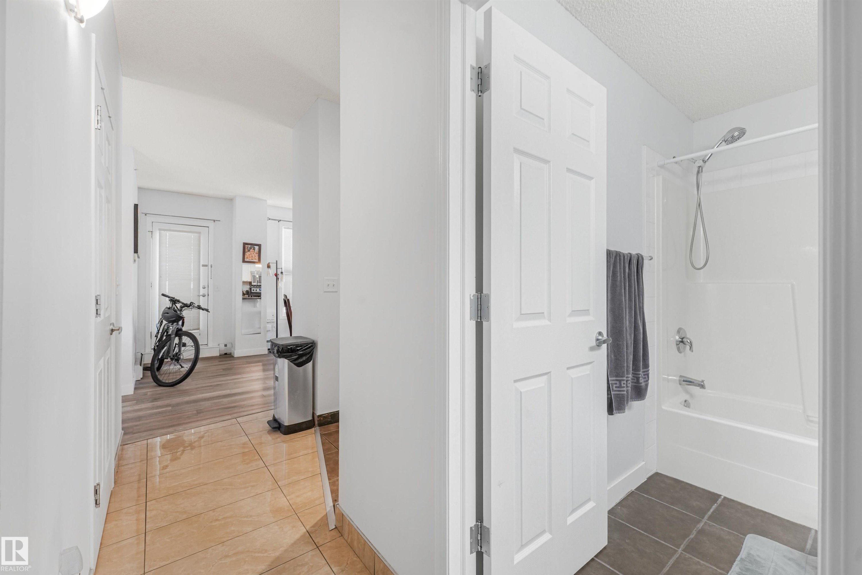 #2-208 4245 139 Av Nw, Edmonton, AB - Indoor