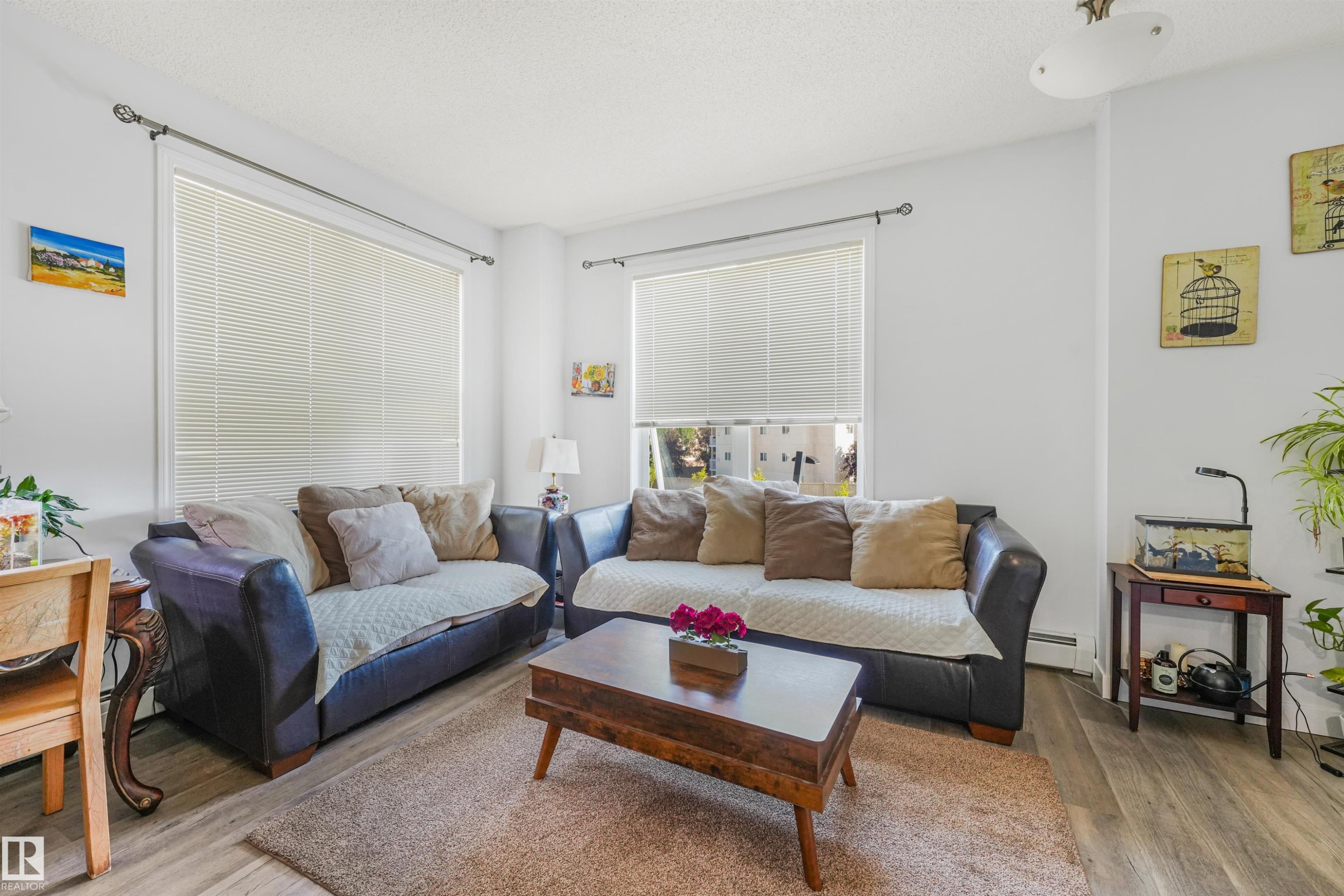 #2-208 4245 139 Av Nw, Edmonton, AB - Indoor Photo Showing Living Room
