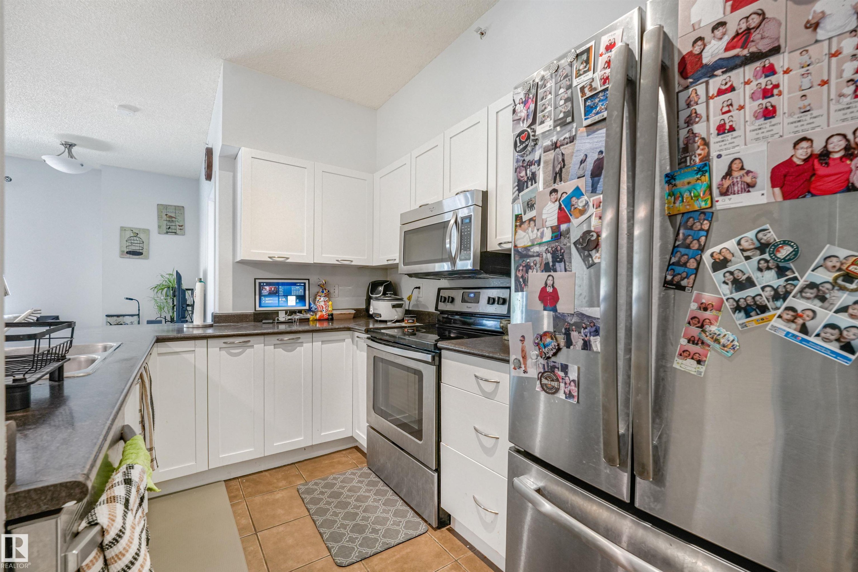 #2-208 4245 139 Av Nw, Edmonton, AB - Indoor Photo Showing Kitchen
