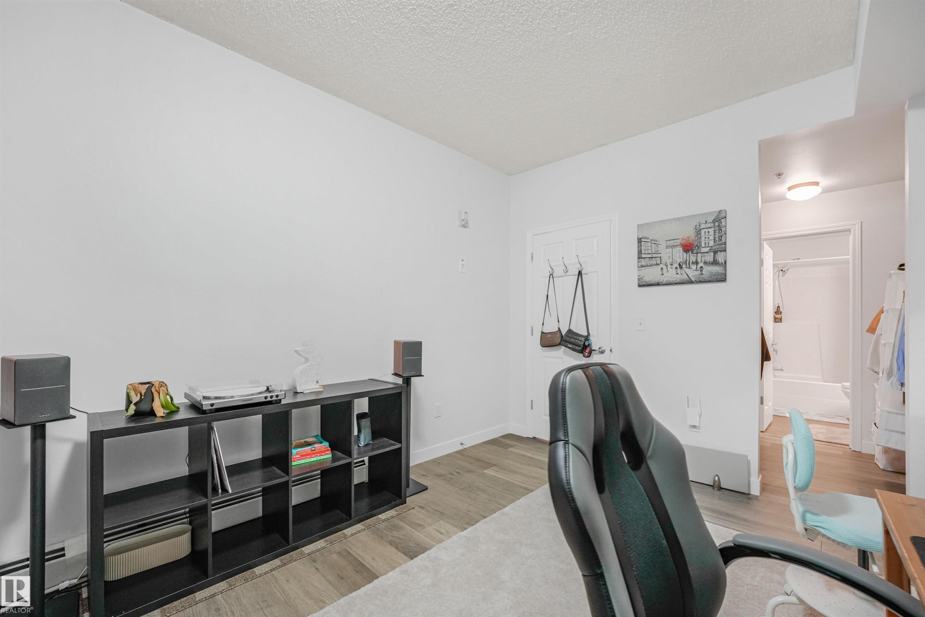 #2-208 4245 139 Av Nw, Edmonton, AB - Indoor Photo Showing Office
