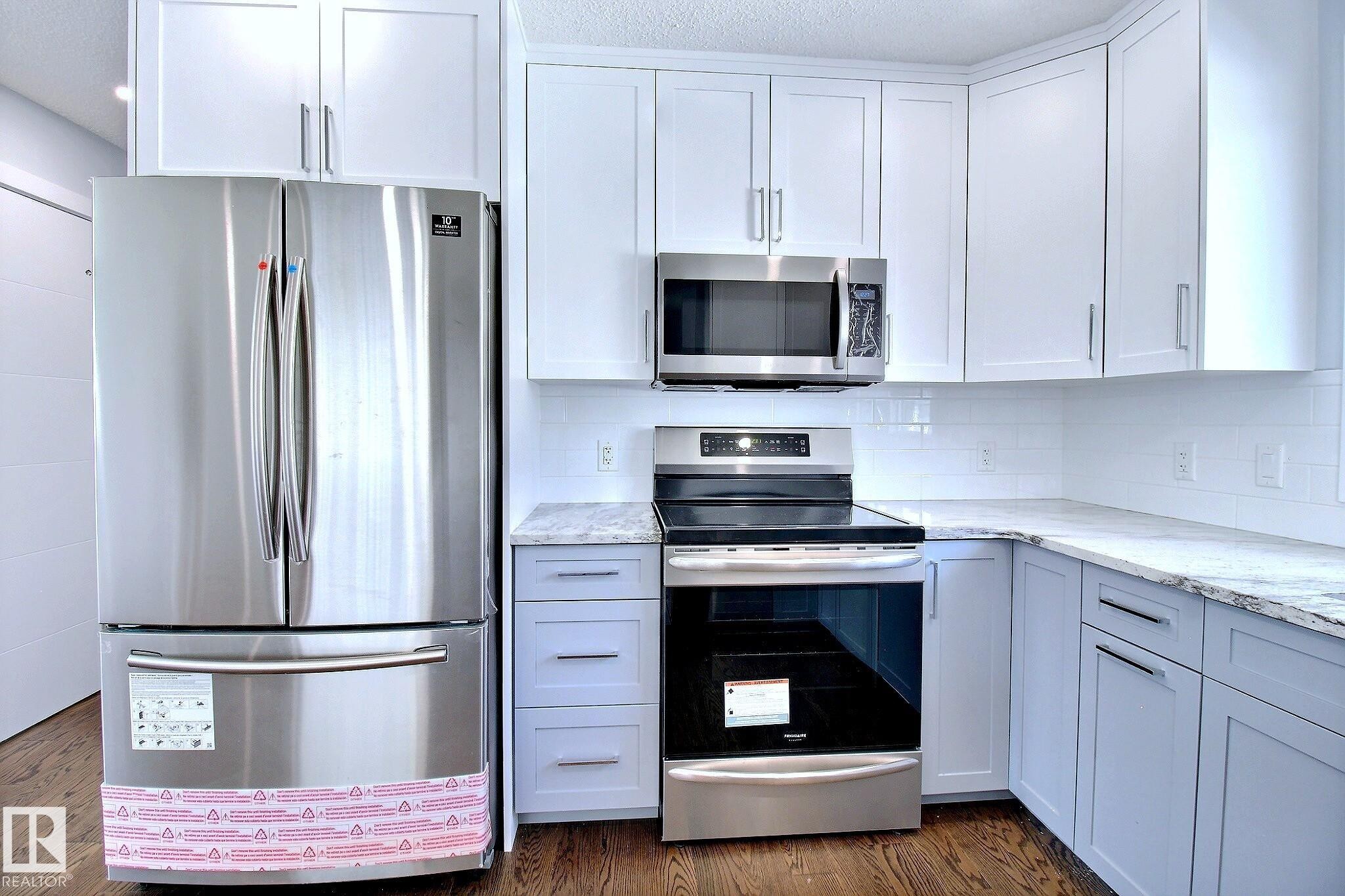 14732 32 Street Nw, Edmonton, AB - Indoor Photo Showing Kitchen