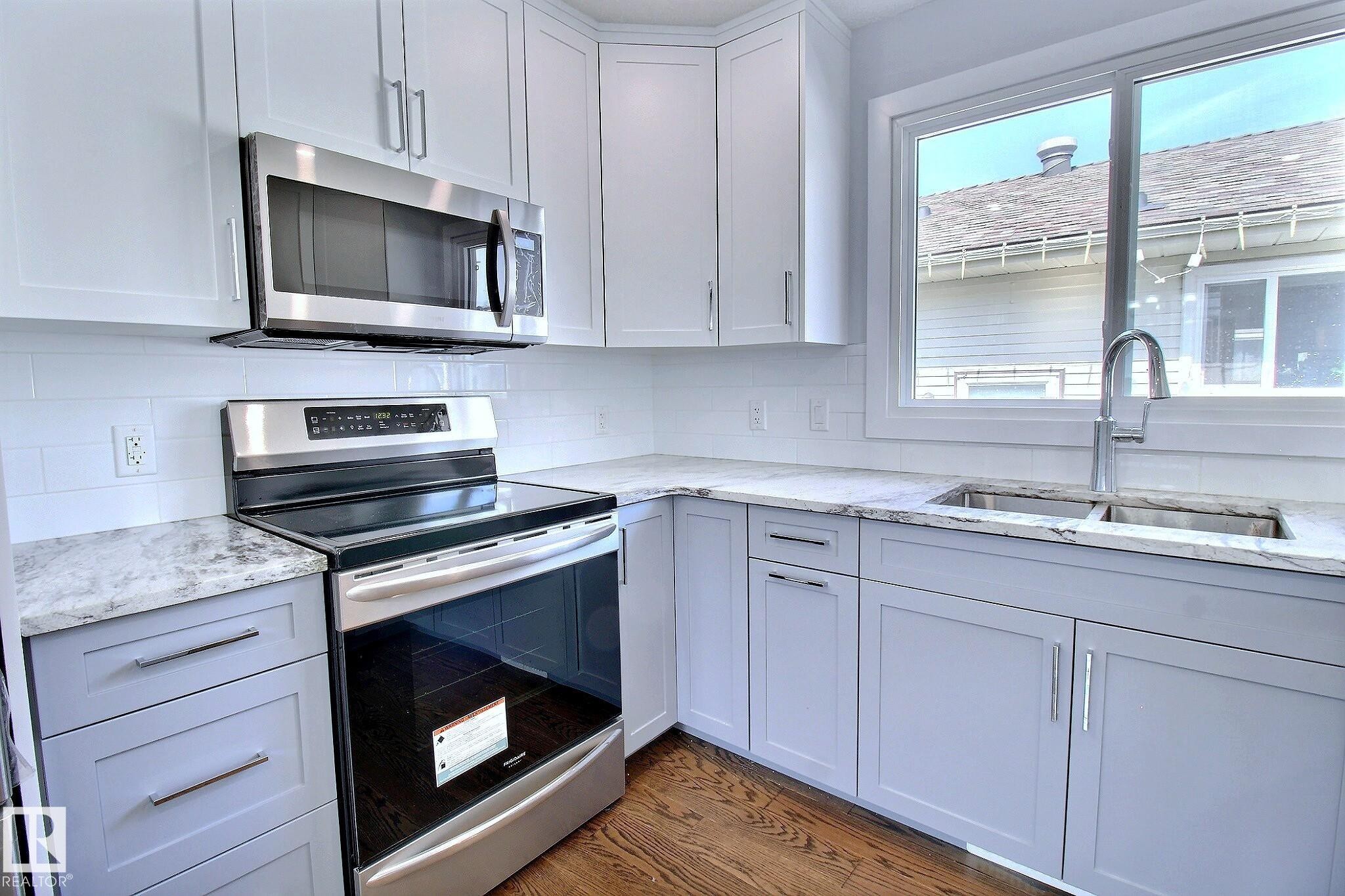 14732 32 Street Nw, Edmonton, AB - Indoor Photo Showing Kitchen With Double Sink