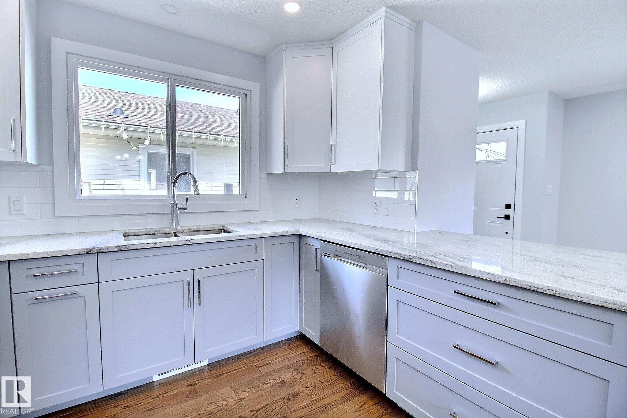 14732 32 Street Nw, Edmonton, AB - Indoor Photo Showing Kitchen