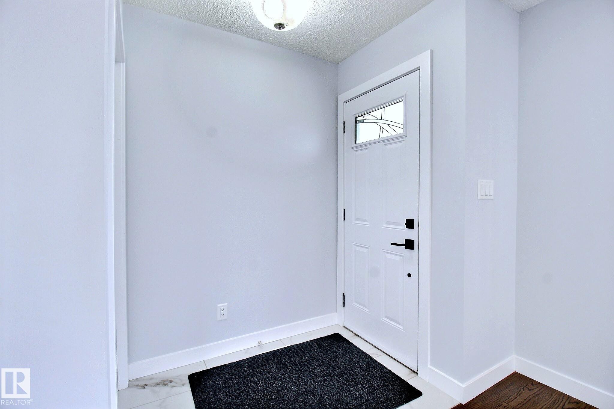 14732 32 Street Nw, Edmonton, AB - Indoor Photo Showing Other Room
