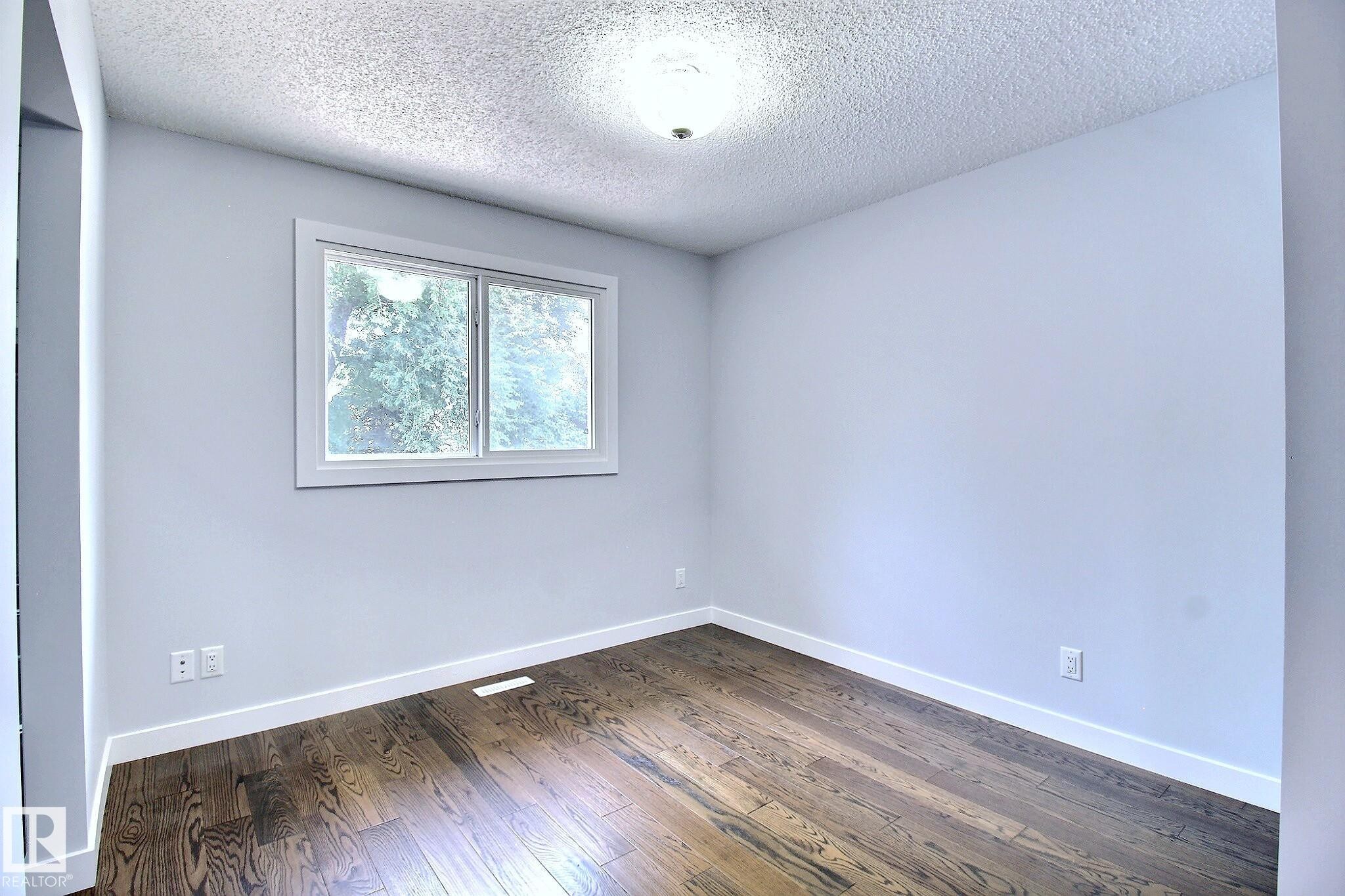 14732 32 Street Nw, Edmonton, AB - Indoor Photo Showing Other Room